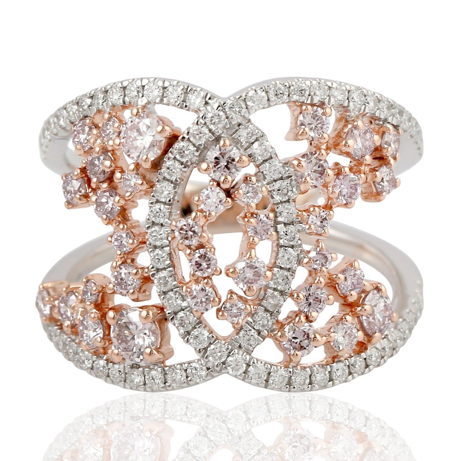 For Sale:  18 Karat Gold Engagement Diamond Ring 4
