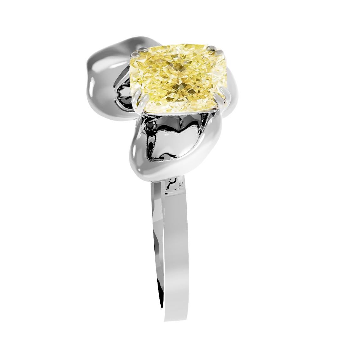 Women's White Gold Ring with GIA Certified One Carat Fancy Light Yellow Diamond For Sale