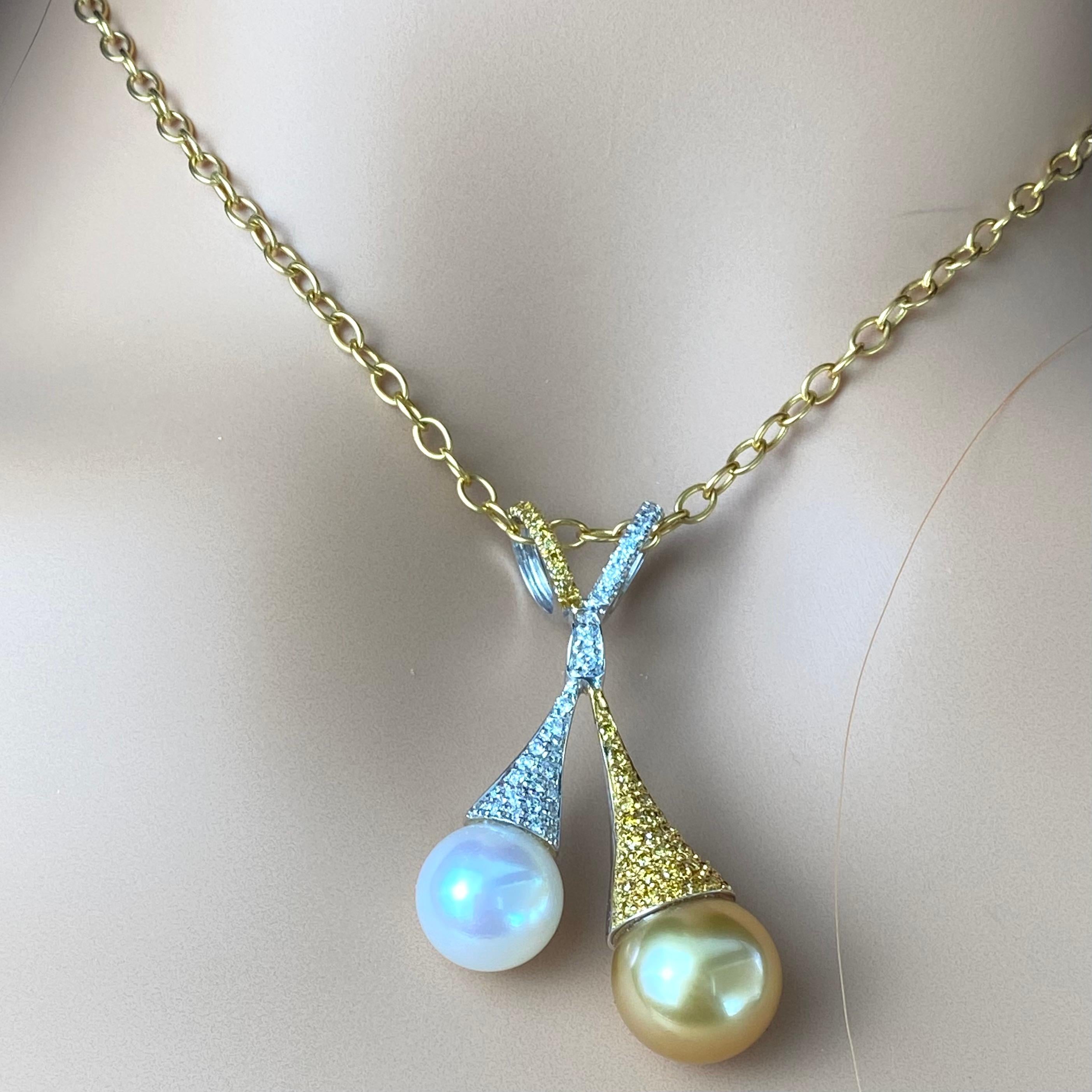 Women's or Men's 18 Karat Gold Fancy White Yellow Diamond 0.60 Carat White Golden Pearls Pendant  For Sale