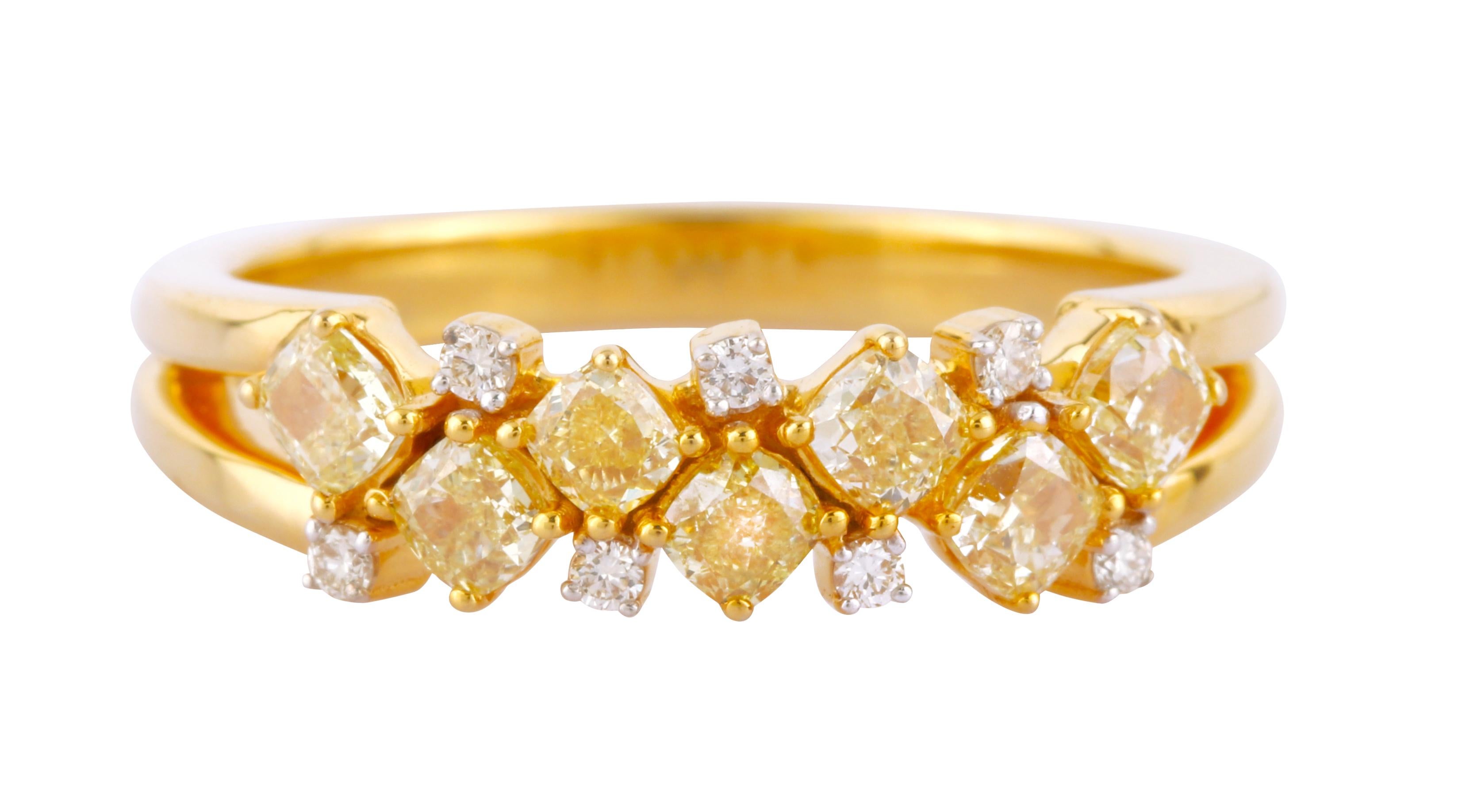 18 Karat Gold Fancy Yellow and White Diamond Eternity Band Ring In New Condition For Sale In Jaipur, IN