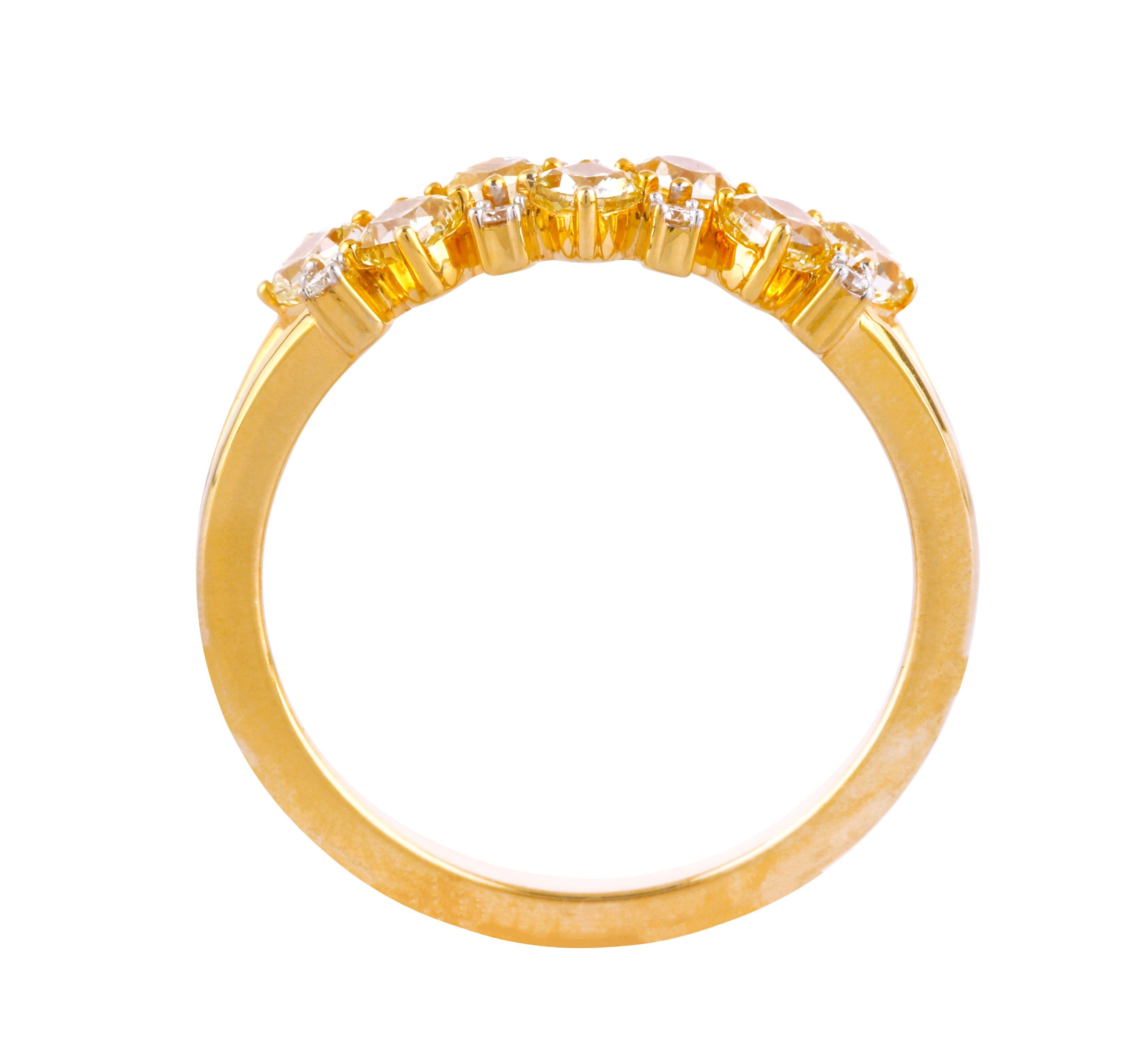 Eternity-Ring aus 18 Karat Gold mit gelben und weißen Diamanten Damen im Angebot