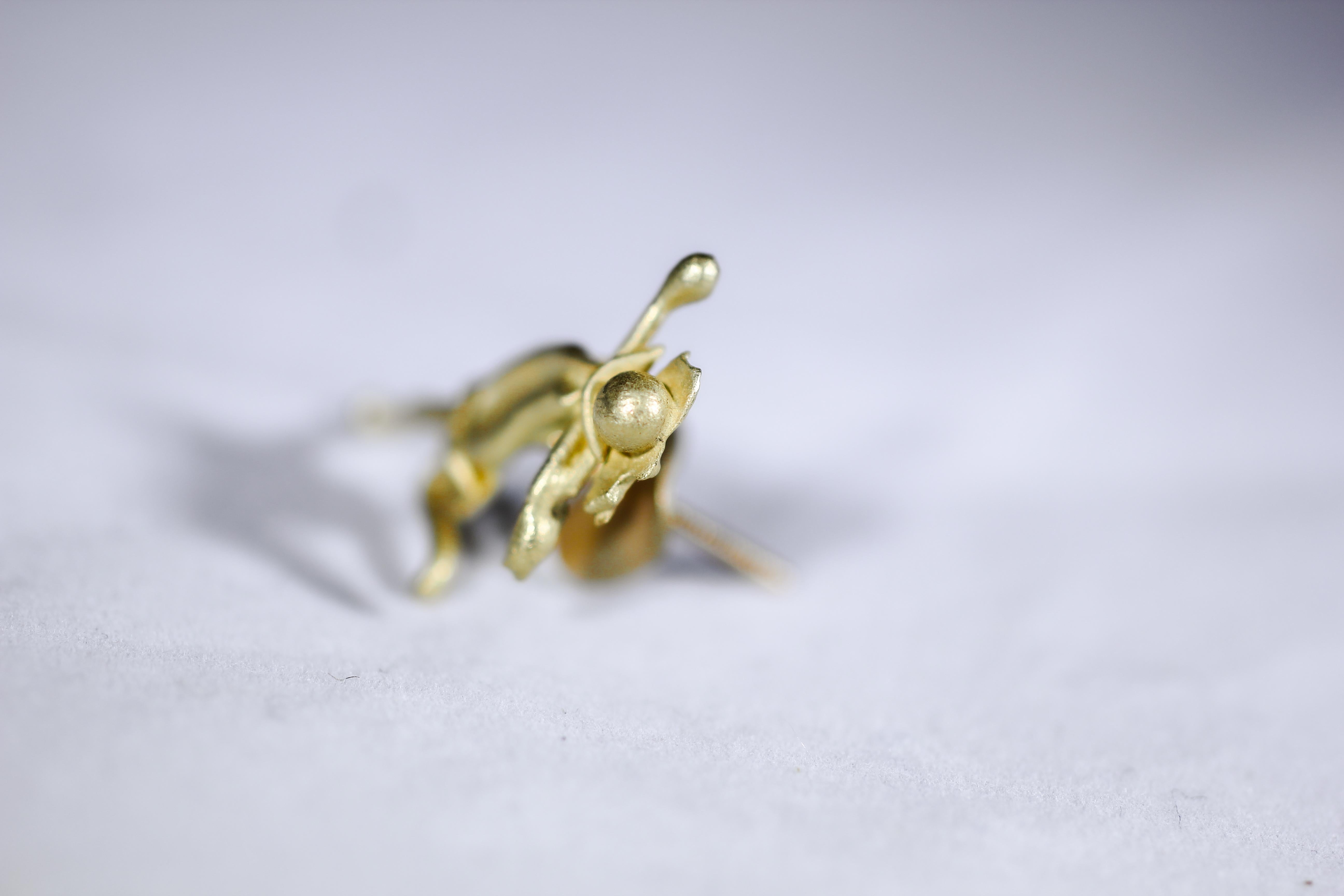 18 Karat Gold Figurine Mismatched Stud Post Earrings Asymmetric Modern Pair For Sale 1