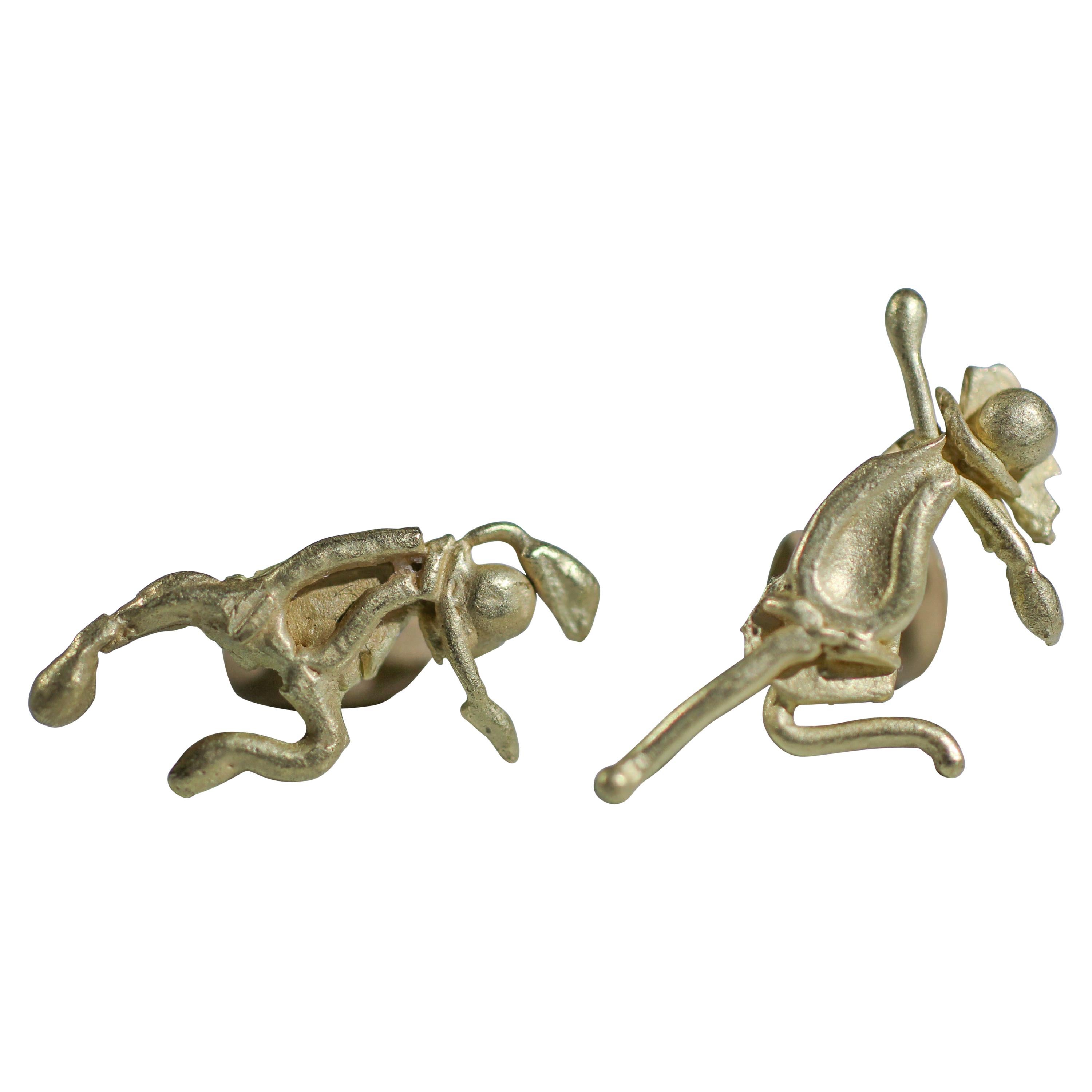 18 Karat Gold Figurine Mismatched Ohrstecker Post Ohrstecker Asymmetrisches modernes Paar