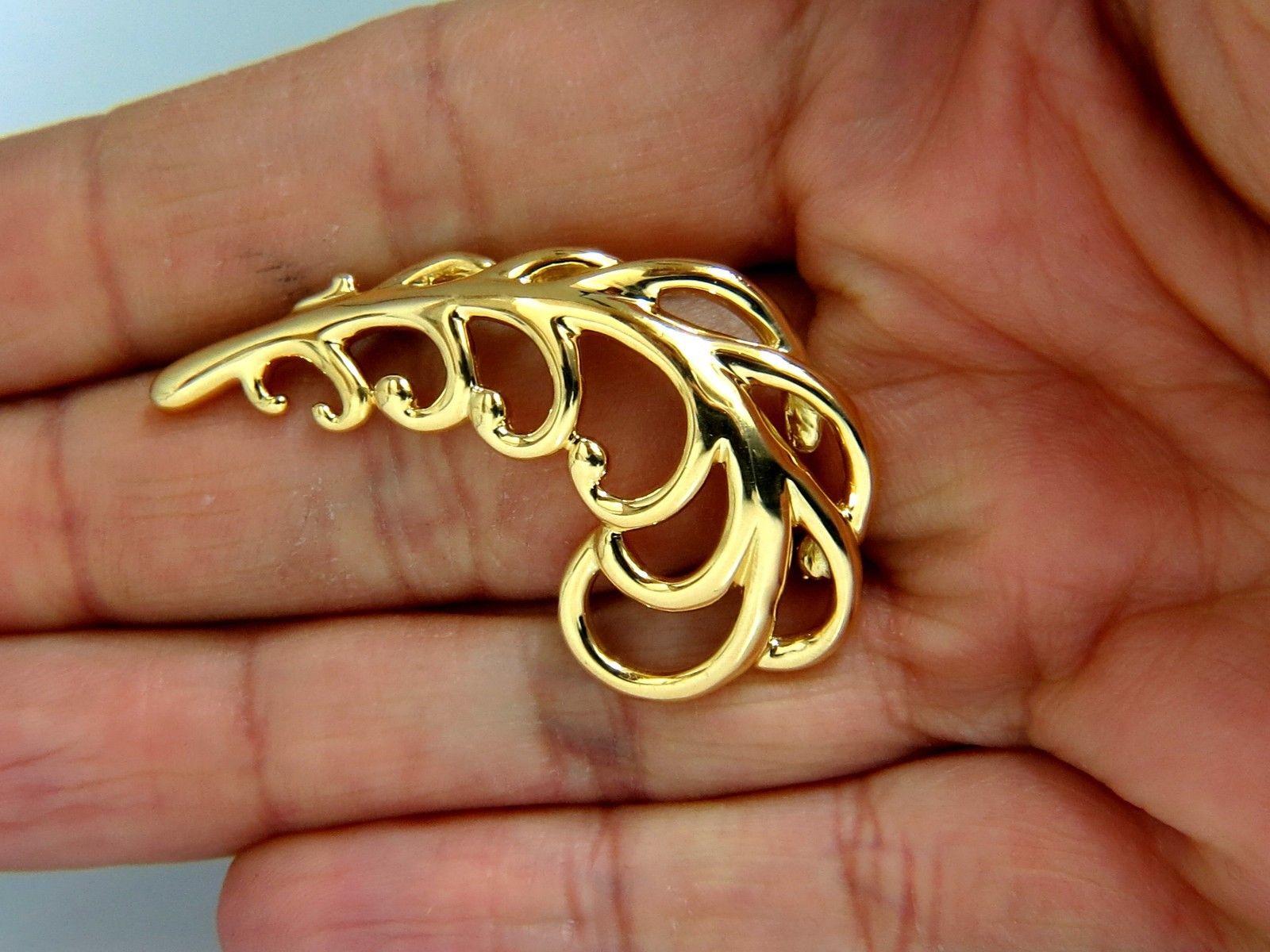 18 Karat Gold Floral Brooch Pin In Excellent Condition For Sale In New York, NY