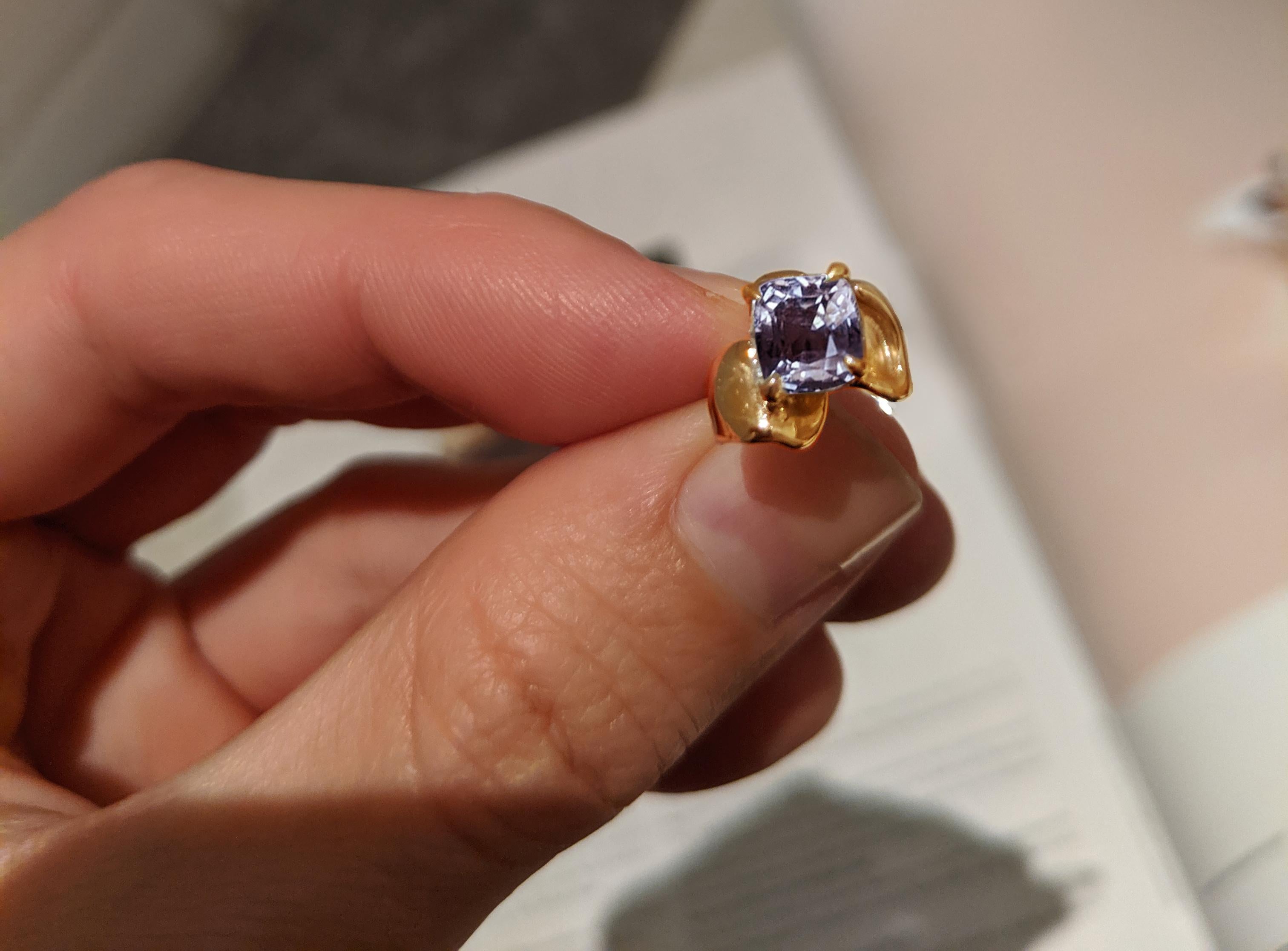 Eighteen Karat Gold Flower Contemporary Ring with Purple Cushion Spinel For Sale 5