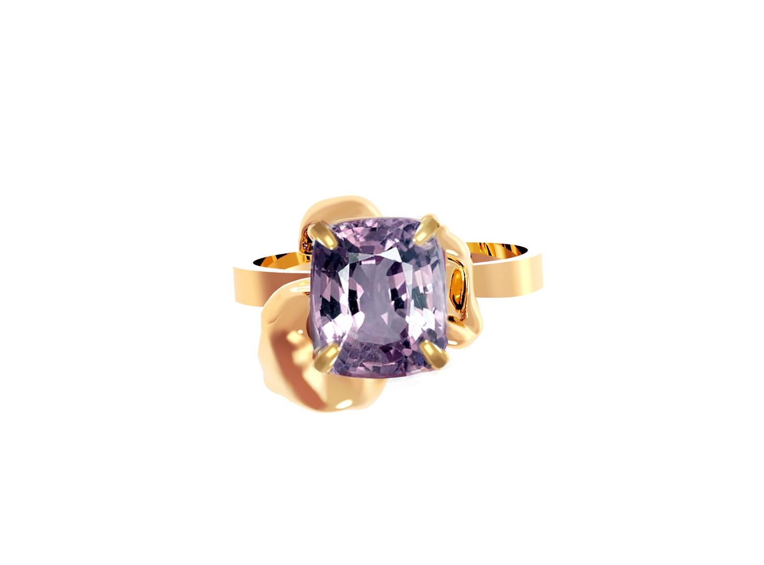 Eighteen Karat Gold Flower Contemporary Ring with Purple Cushion Spinel For Sale 8