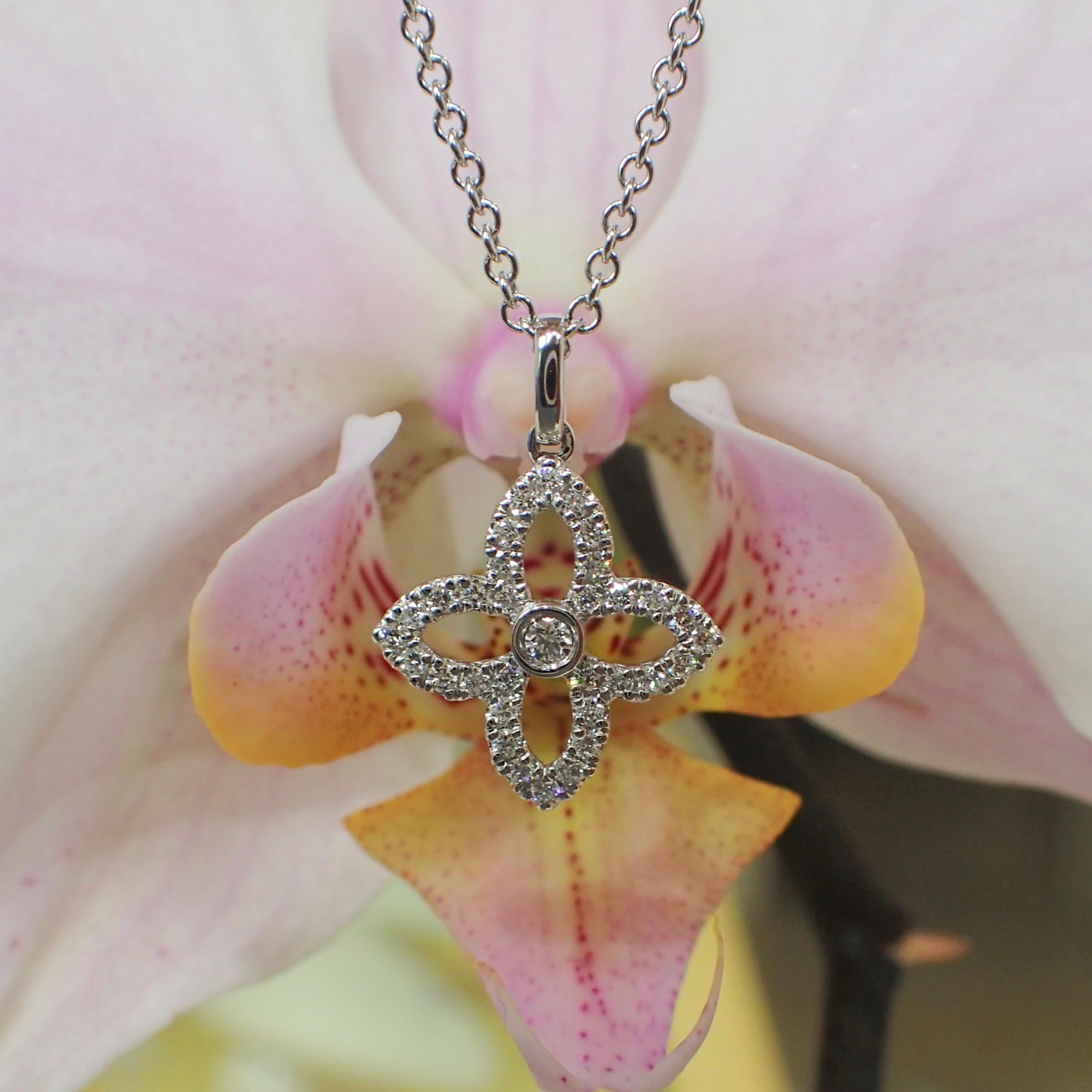 18 Karat Gold Flower Pendant with 0.19 Carat of Diamond Hangs from a Cable Chain For Sale 5