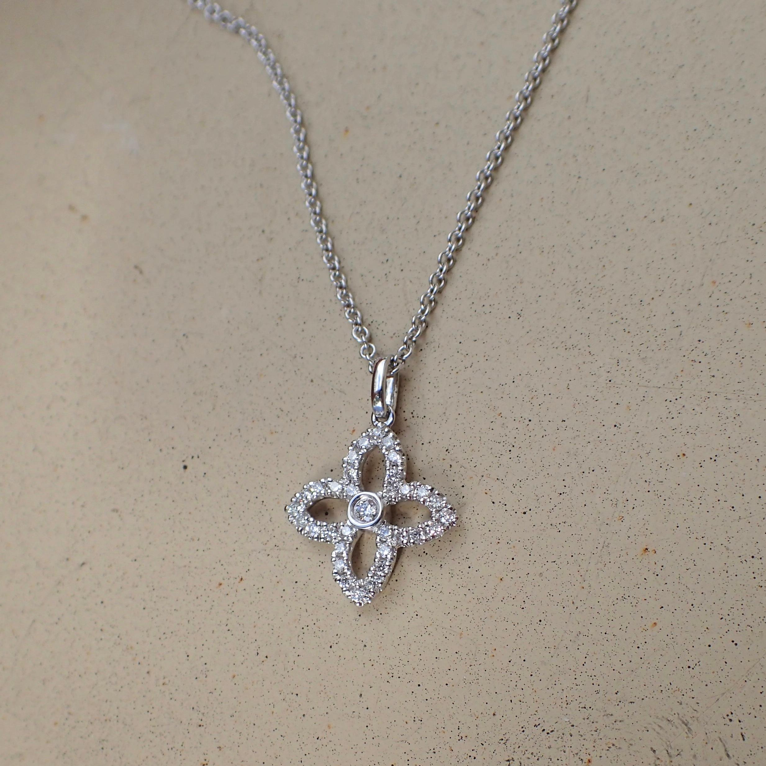 18 Karat Gold Flower Pendant with 0.19 Carat of Diamond Hangs from a Cable Chain For Sale 1