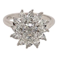 18 Karat Gold Flower White Diamond Ring