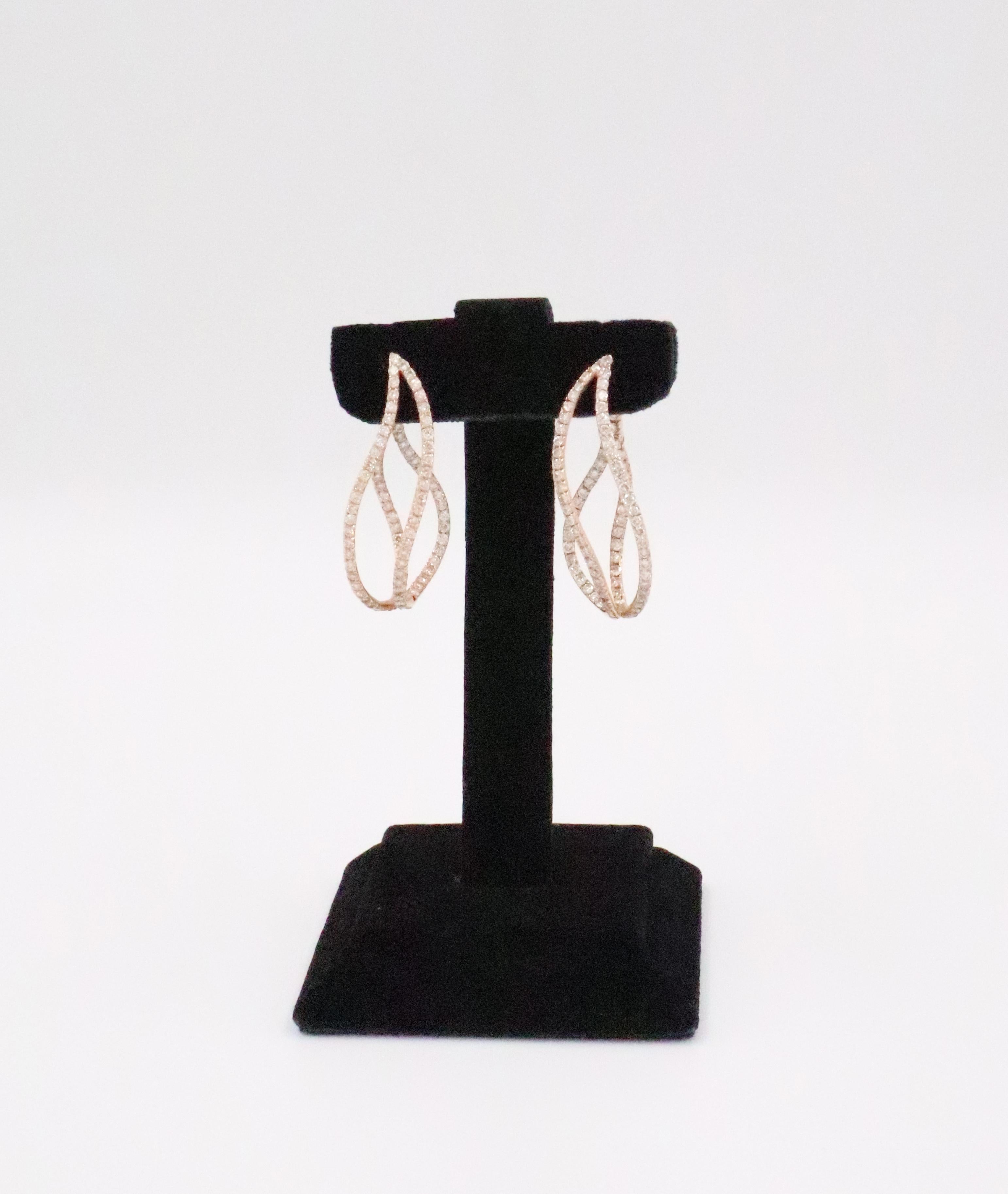 18 Karat Gold Fluid  Dangle Earrings with White Diamonds In New Condition For Sale In ISTANBUL, TR