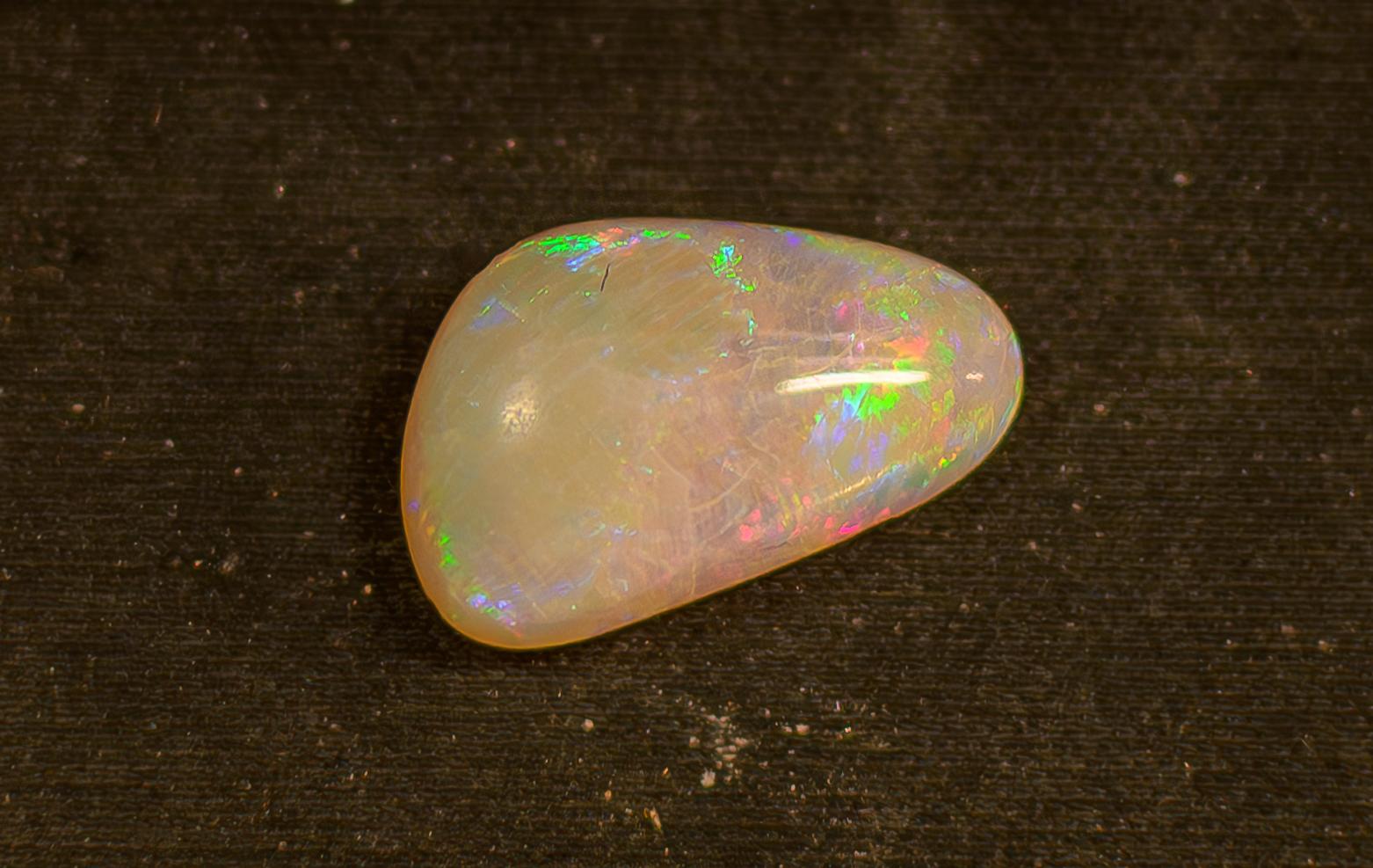 18-Karat Gold Free Form Australian Opal In Good Condition For Sale In Palm Desert, CA