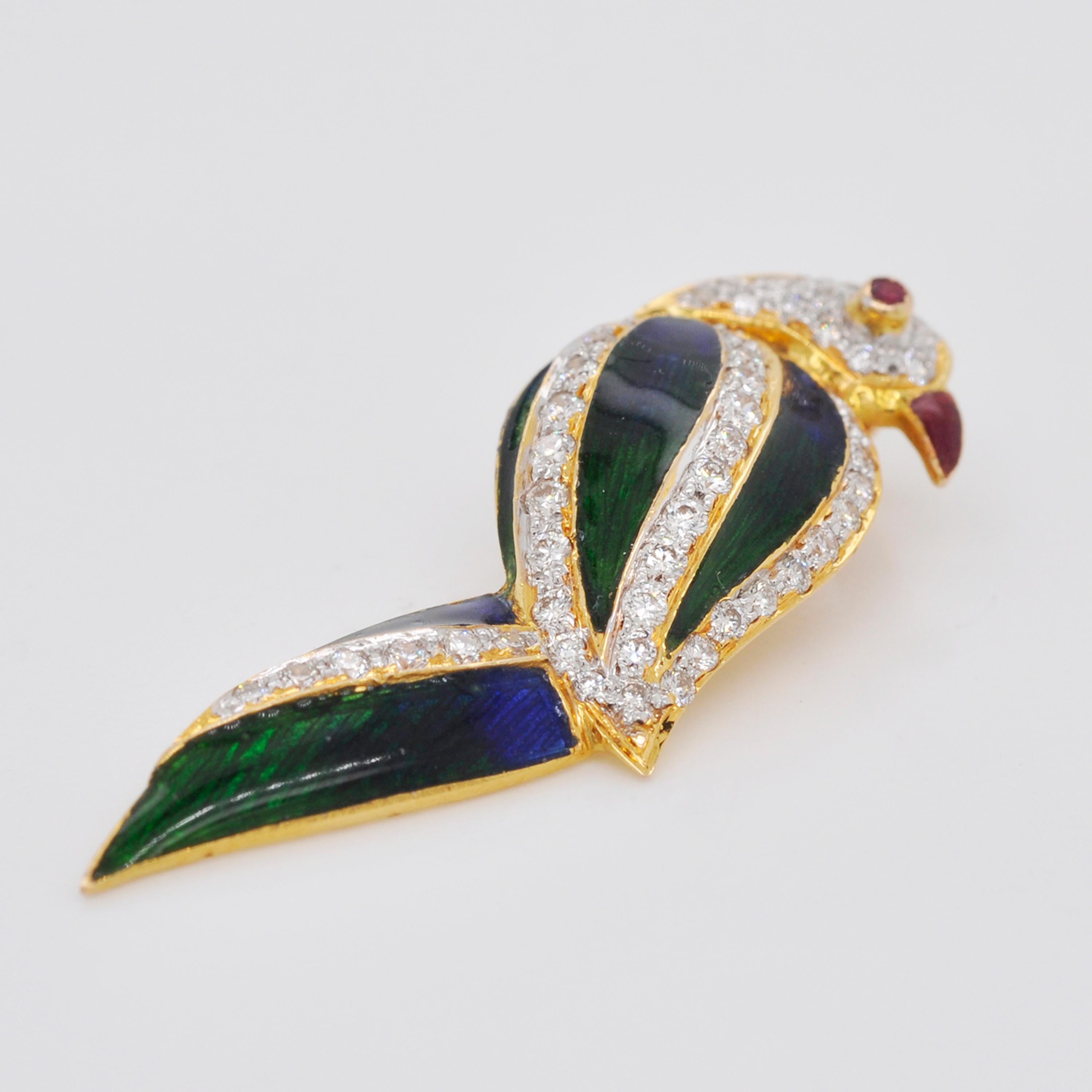 18 Karat Gold French Enamel Diamond Parrot Pendant Necklace In New Condition For Sale In Jaipur, Rajasthan