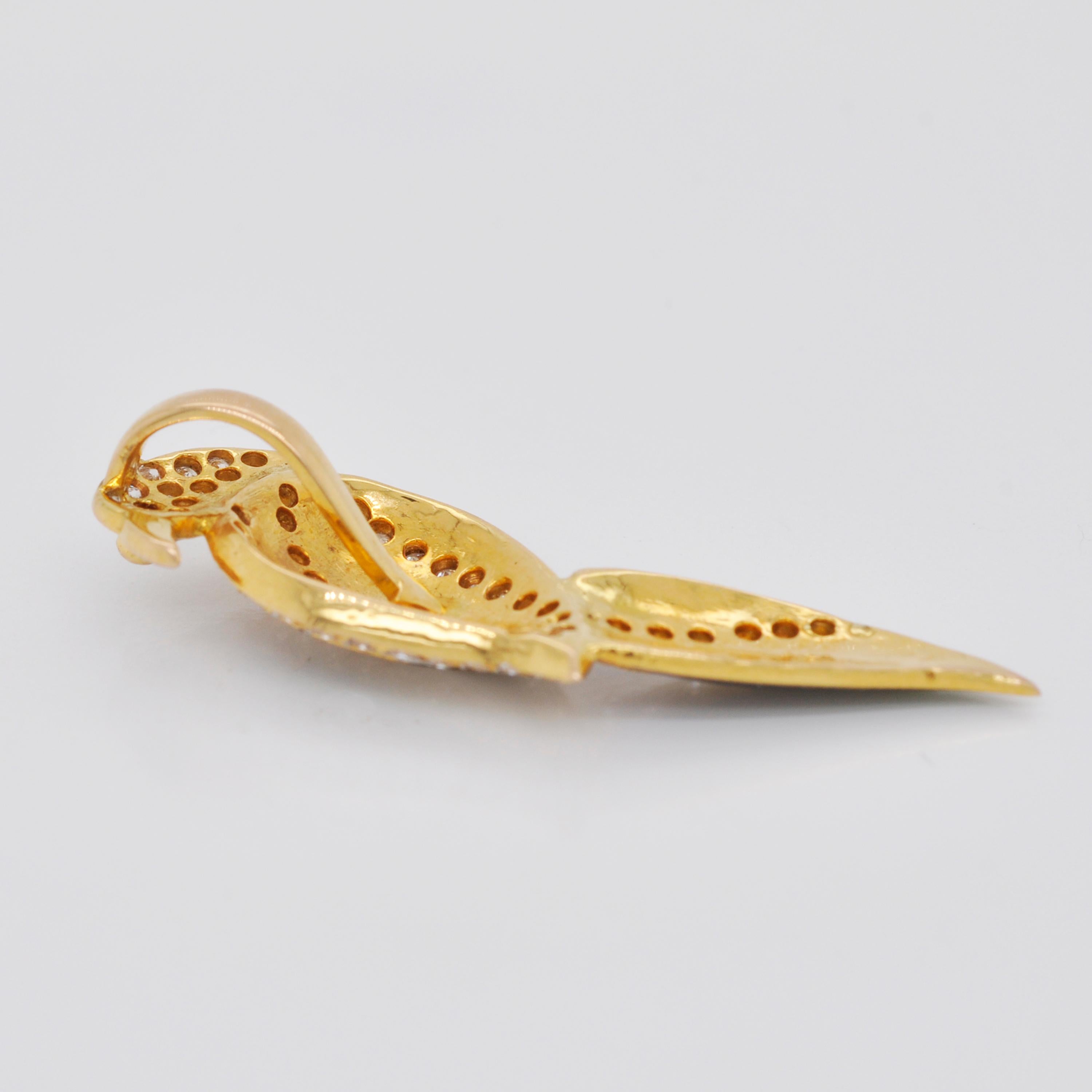 18 Karat Gold French Enamel Diamond Parrot Pendant Necklace For Sale 1