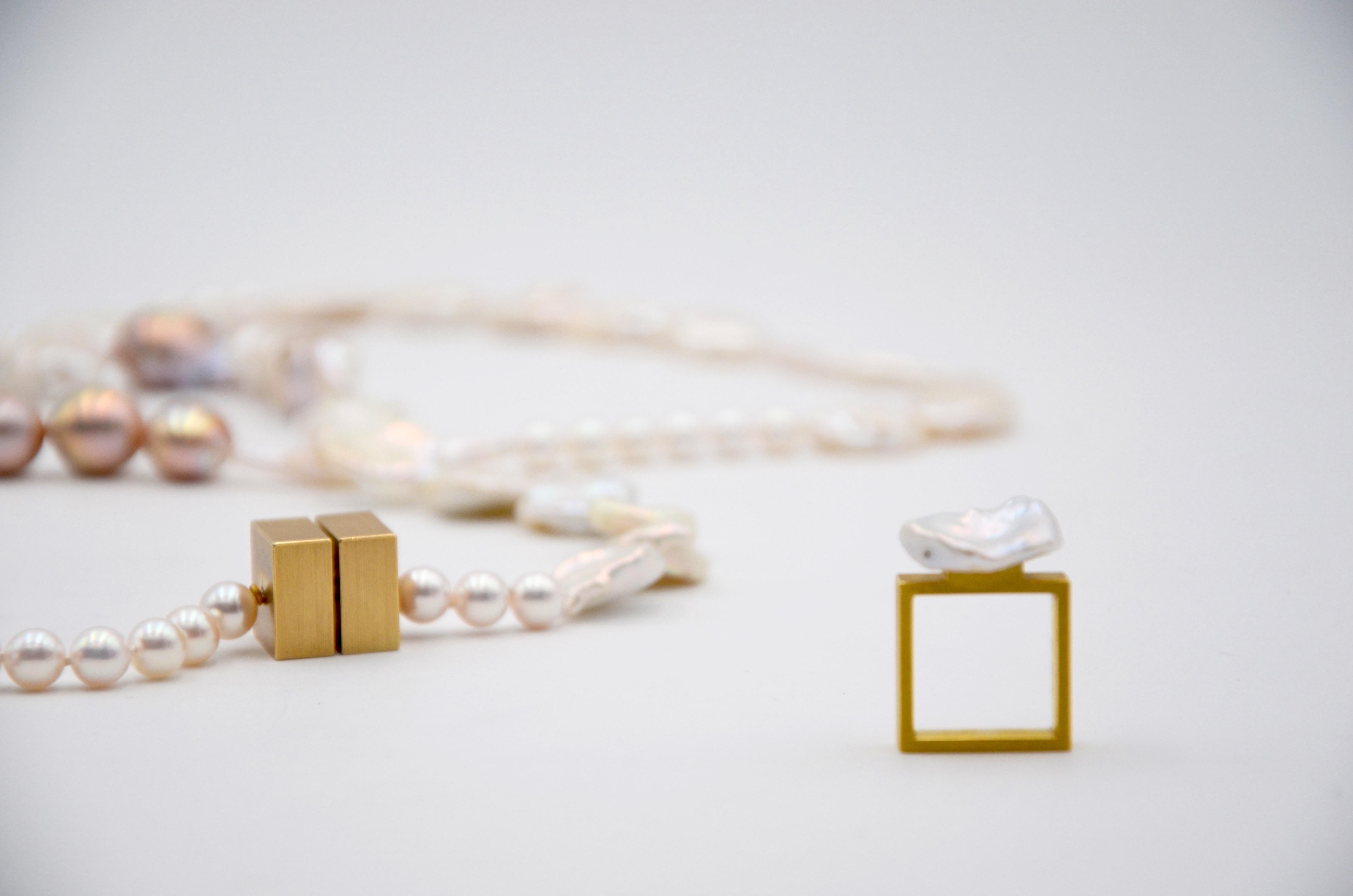 Round Cut 18 Karat Gold Fresh Water Pearl Necklace For Sale