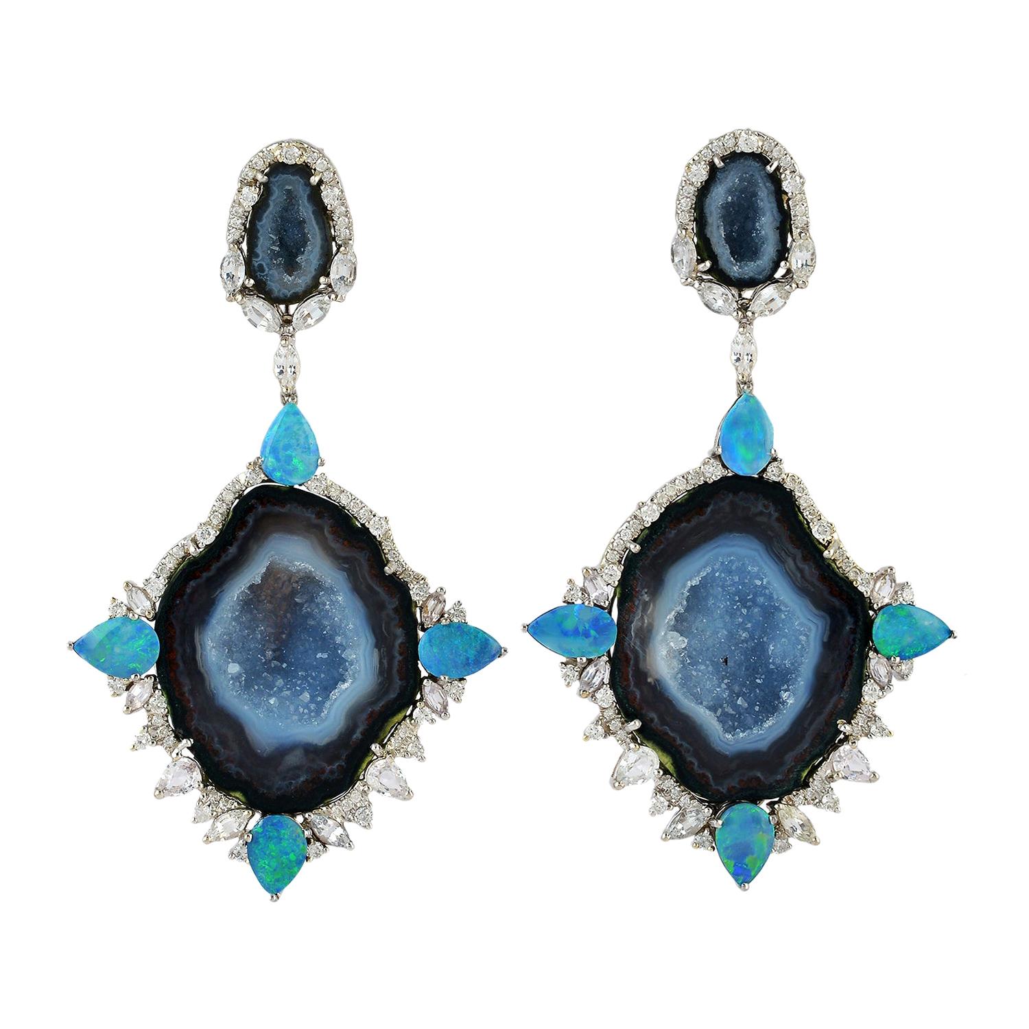 18 Karat Gold Geode-Ohrringe mit Opal, Saphir und Diamant