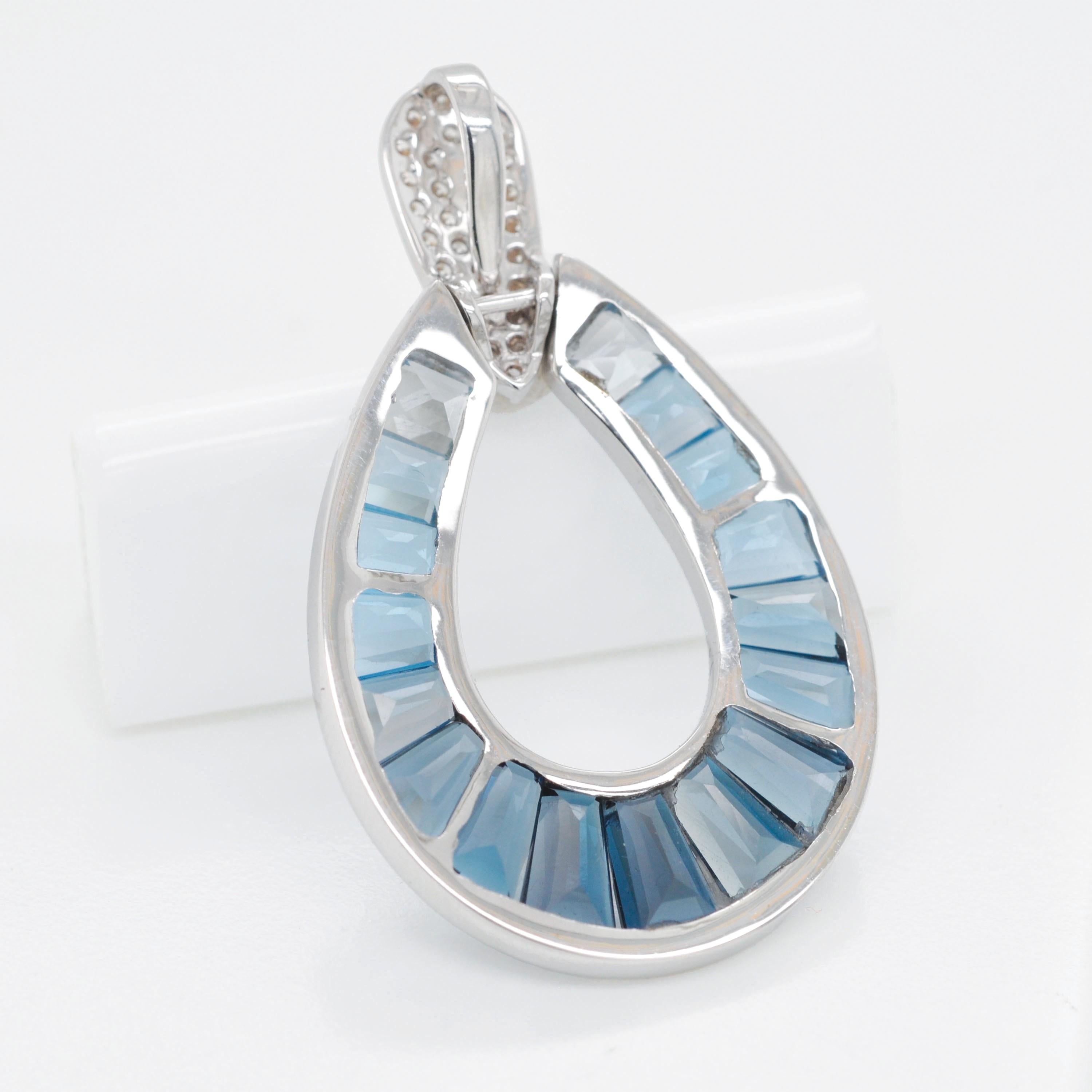 18 Karat Gold Gradient Blue Topaz Taper Baguette Diamond Pendant Necklace For Sale 2