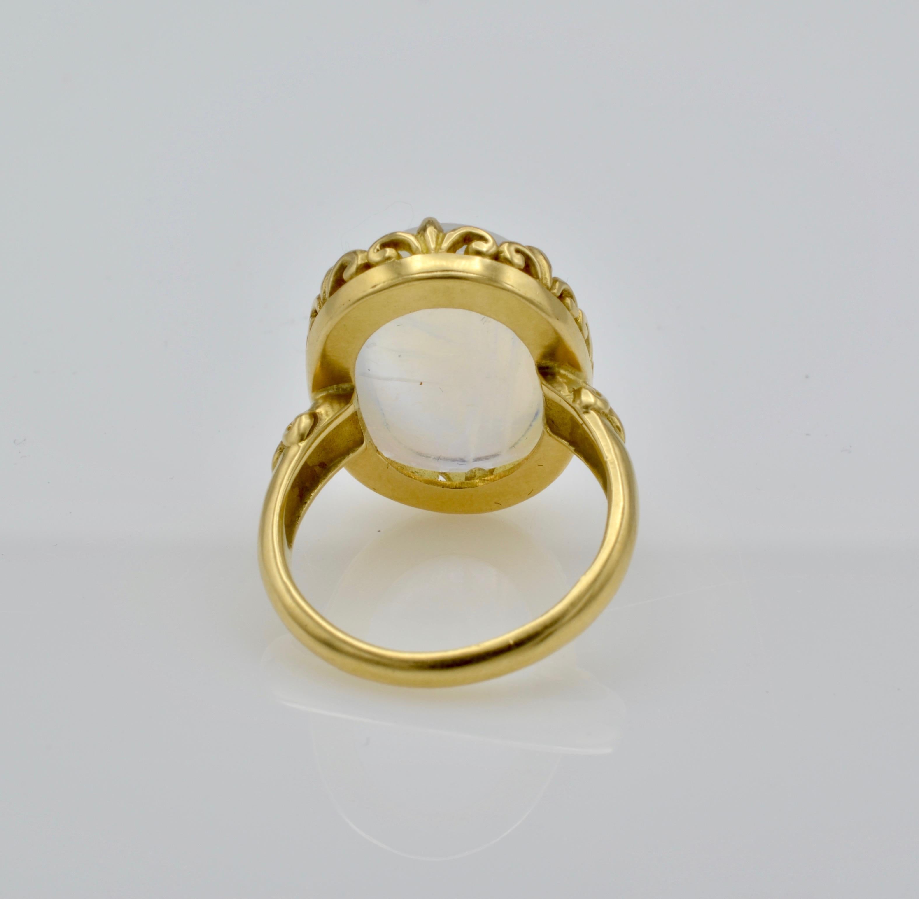 Romantic 18 Karat Gold Granular 9.9 Carat Moonstone Ring