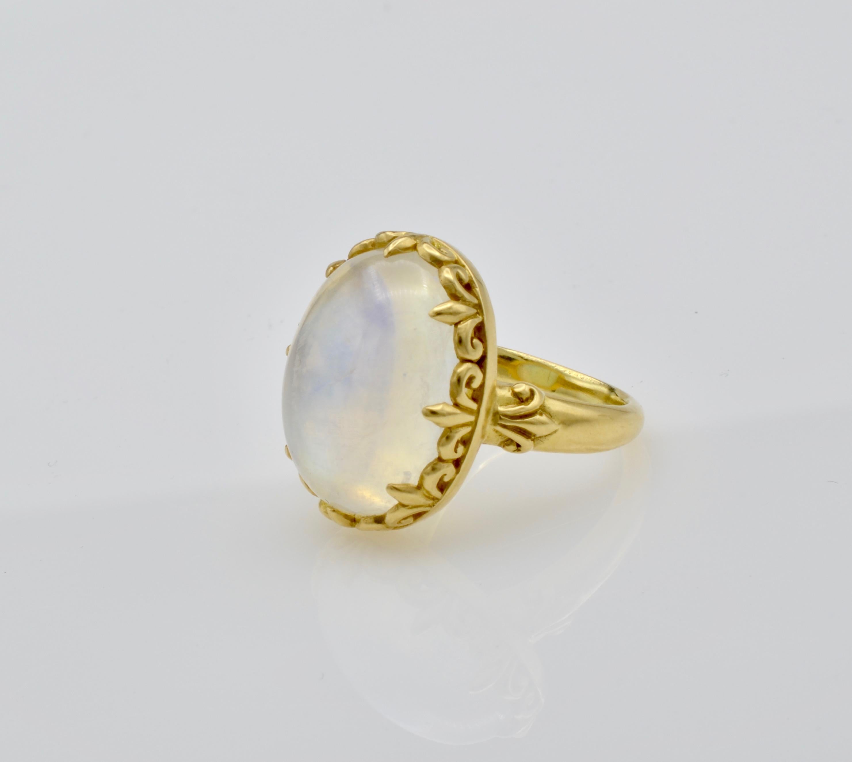 Women's or Men's 18 Karat Gold Granular 9.9 Carat Moonstone Ring