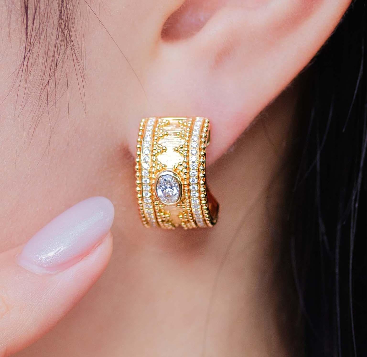 Pendientes de Diamantes Estilo Granulata de Oro de 18 Kilates en venta 1