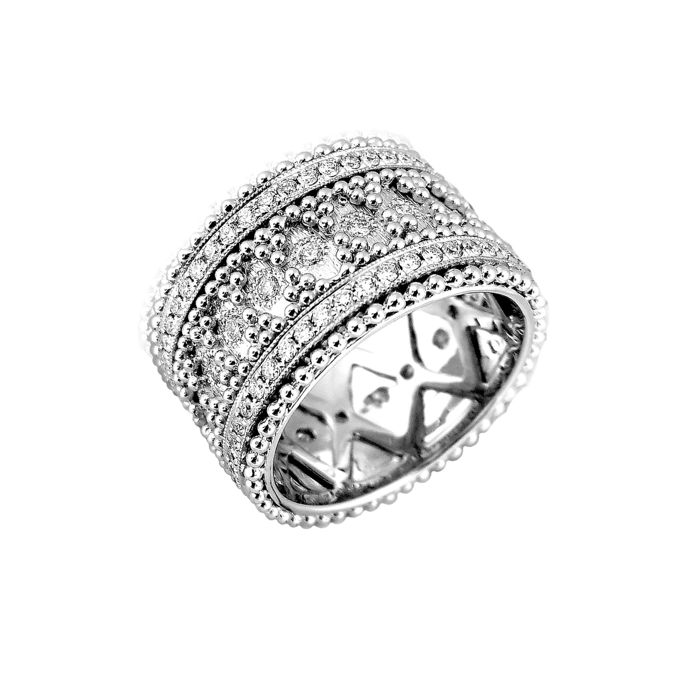 Round Cut 18 Karat Gold Granulata Style Diamond Ring For Sale