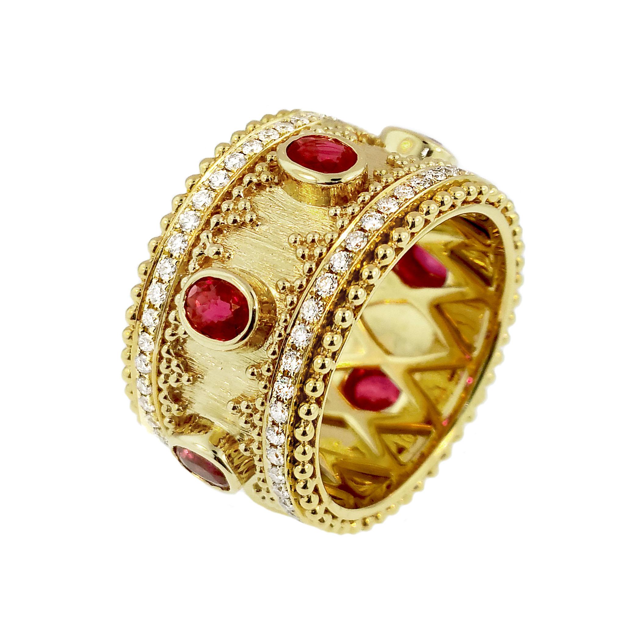 Producido por el galardonado diseñador italiano Stefano Vitolo. Stefano crea joyas artesanales únicas con excelentes piedras preciosas en una verdadera artesanía italiana del viejo mundo. Sofisticado diseño grabado a mano que combina la técnica