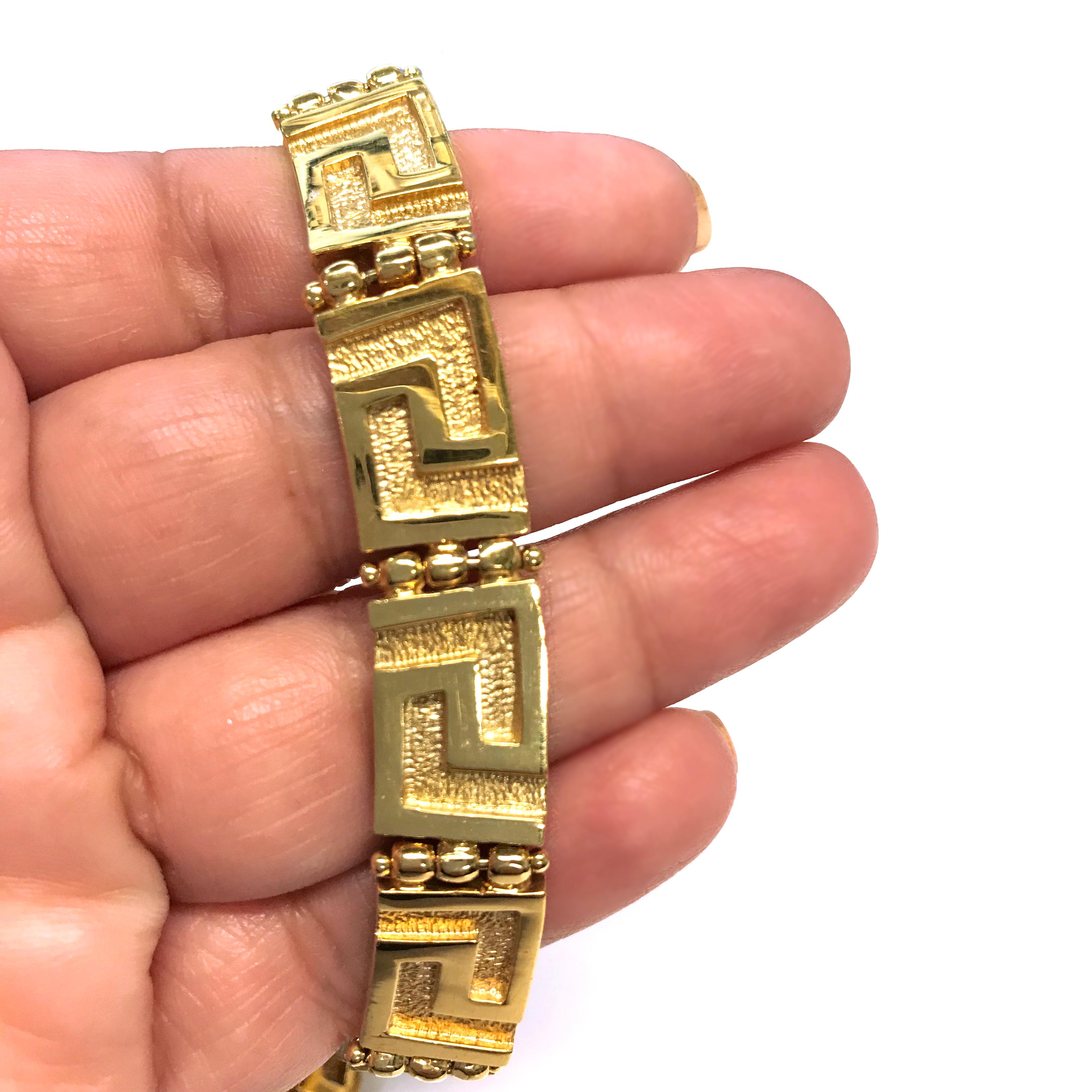 Collier de méandre grec en or 18 carats Bon état - En vente à Palm Desert, CA