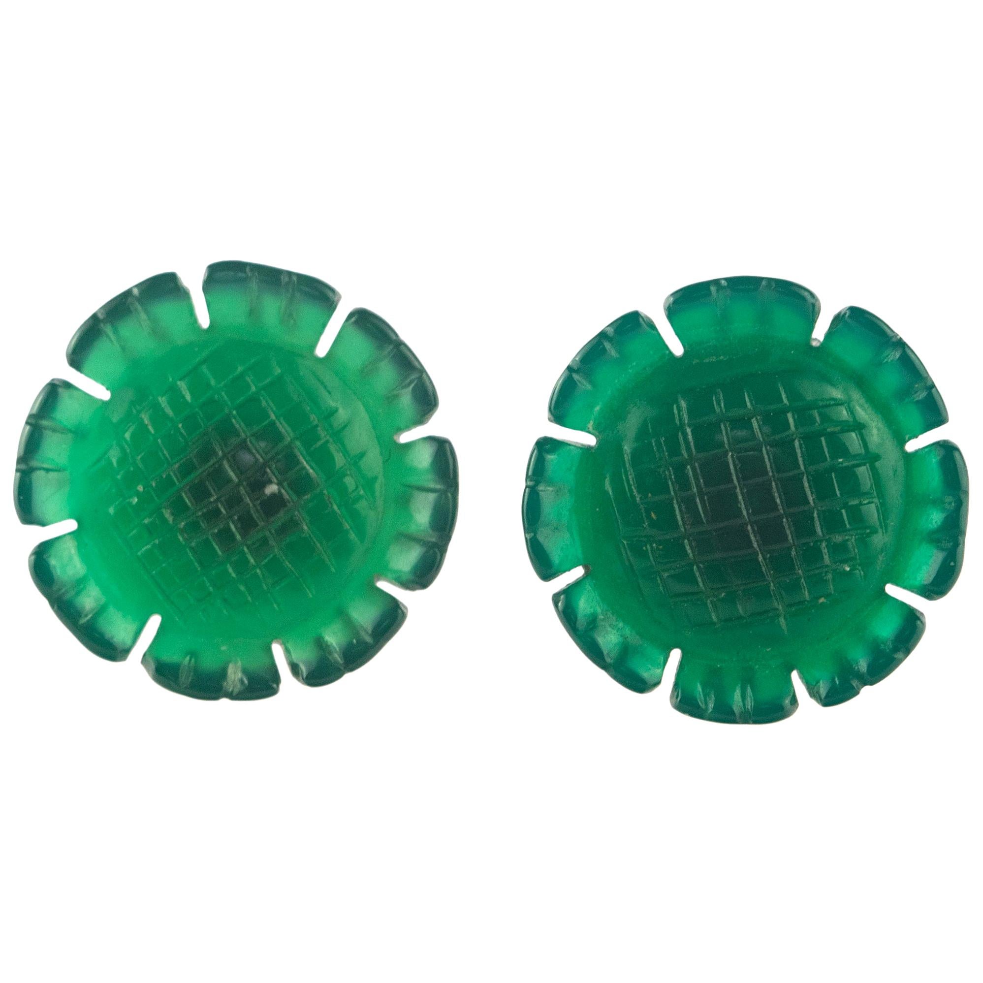Clous d
oreilles italiens sculptés en or 18 carats avec fleur en agate verte, fabriquées à la main en Italie