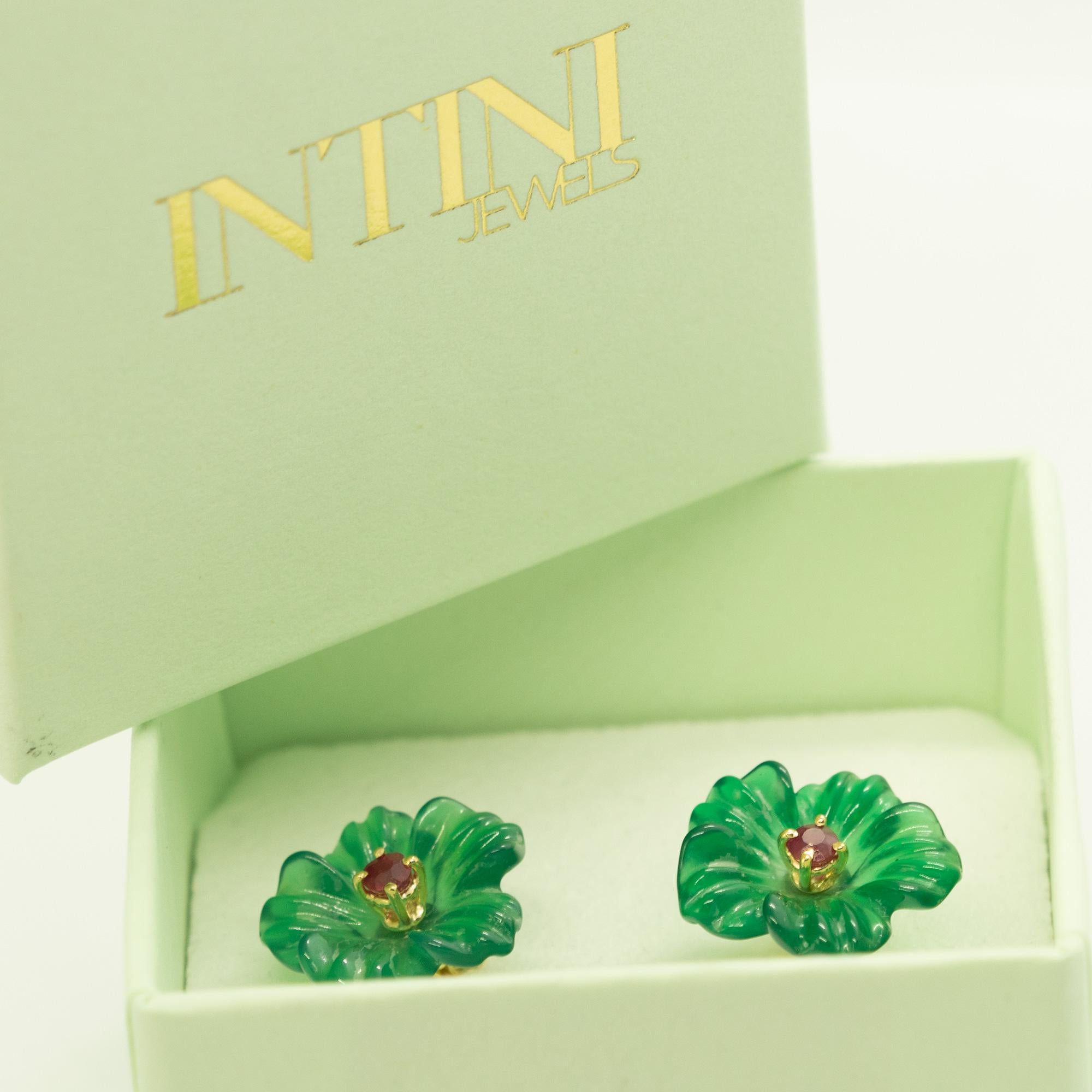Clous d'oreilles en or 18 carats avec agate verte, rubis rouge et fleur, fabriqués à la main, Intini Jewels Neuf - En vente à Milano, IT