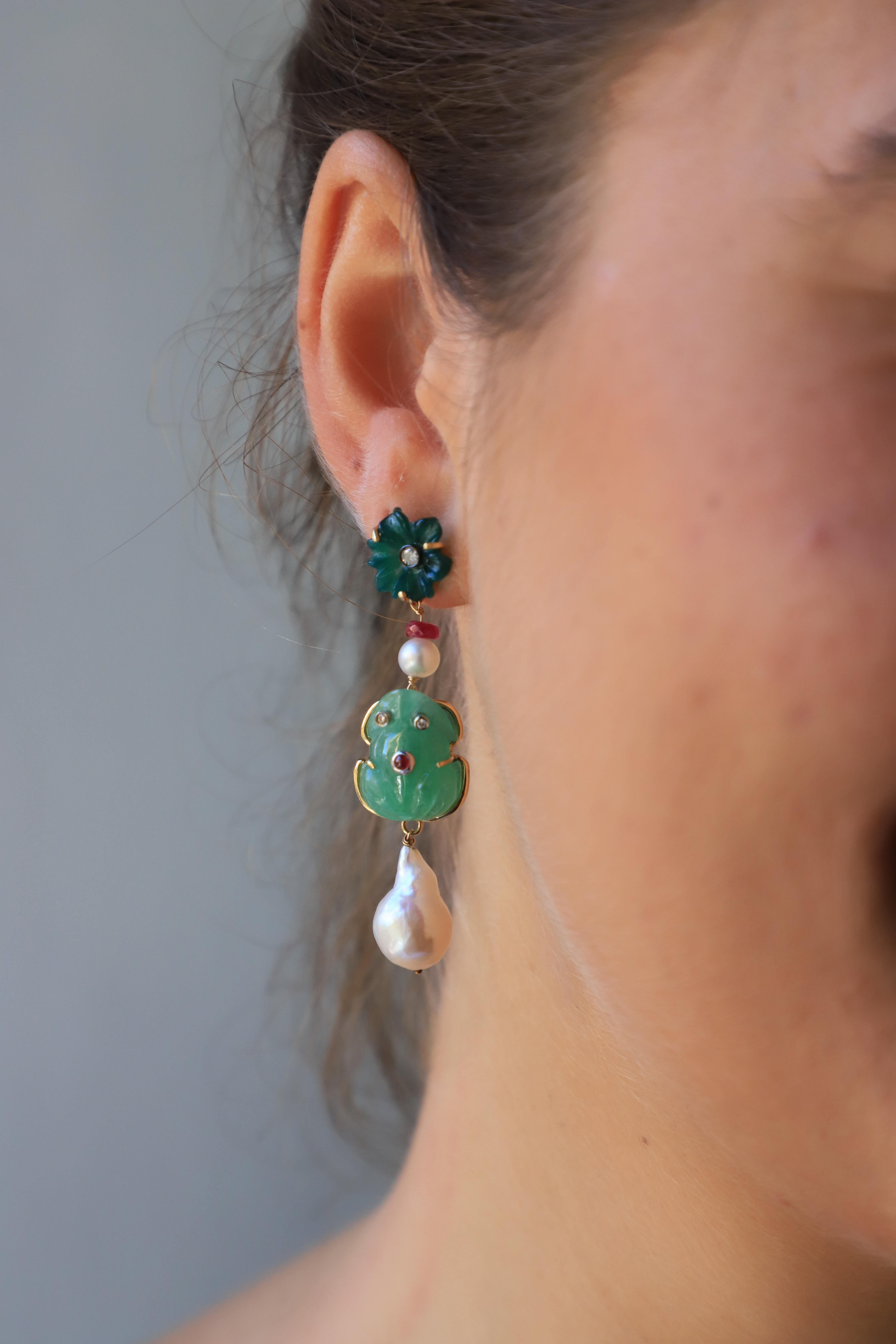 Rossella Ugolini Design Collection Handcrafted 18 Karat Gold Green Jade Frog shaped 0.08 Carat White Diamonds Ruby and green Agate flower Dangle Earrings
Item in stock, handling time: 1 business day
Dimensions: 0.32 in. (8 mm) x 0.79 in. (20 mm) x