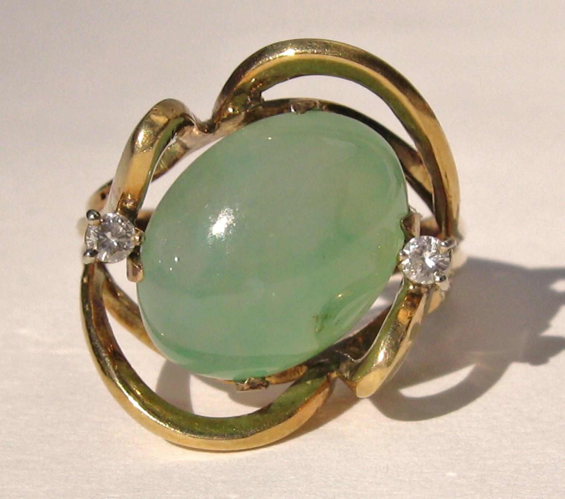 18 Karat Gold Green Jade Diamond Dinner Cocktail Ring For Sale 1