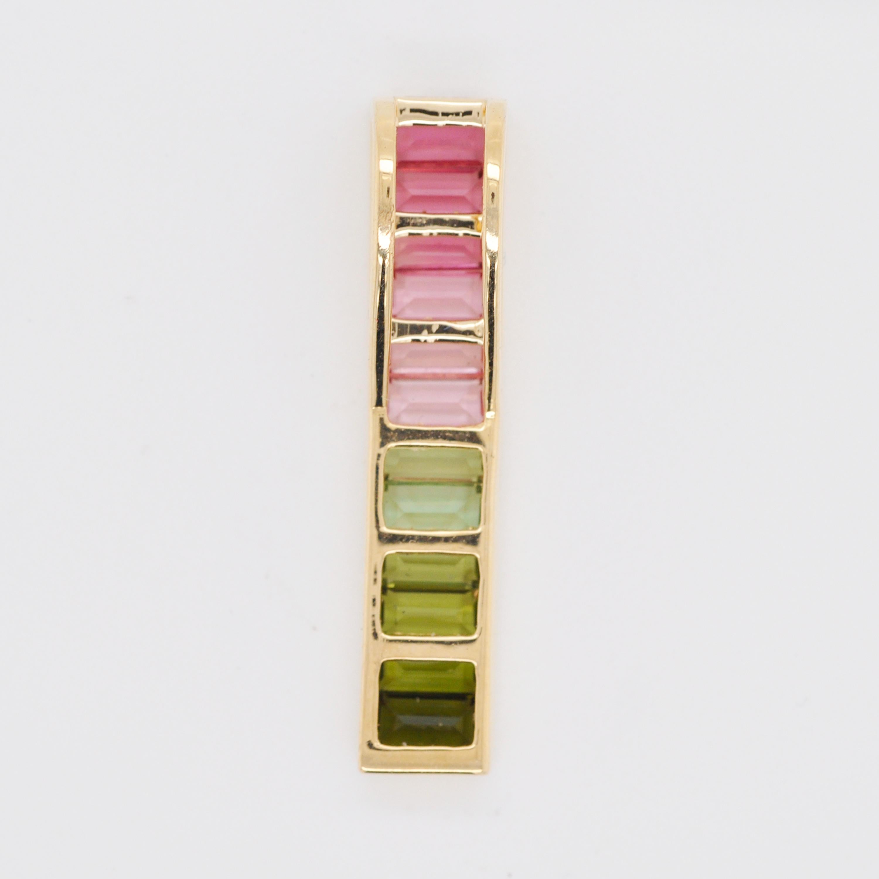 18 Karat Gold Green Pink Bi-Tourmaline Linear Watermelon Bar Pendant Necklace For Sale 4