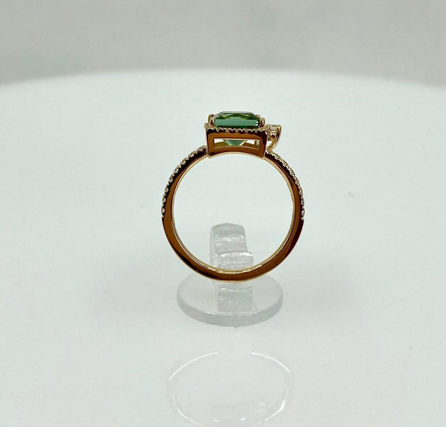 Women's 18 Karat Gold Green Tourmaline and Diamonds Italian Ring For Sale