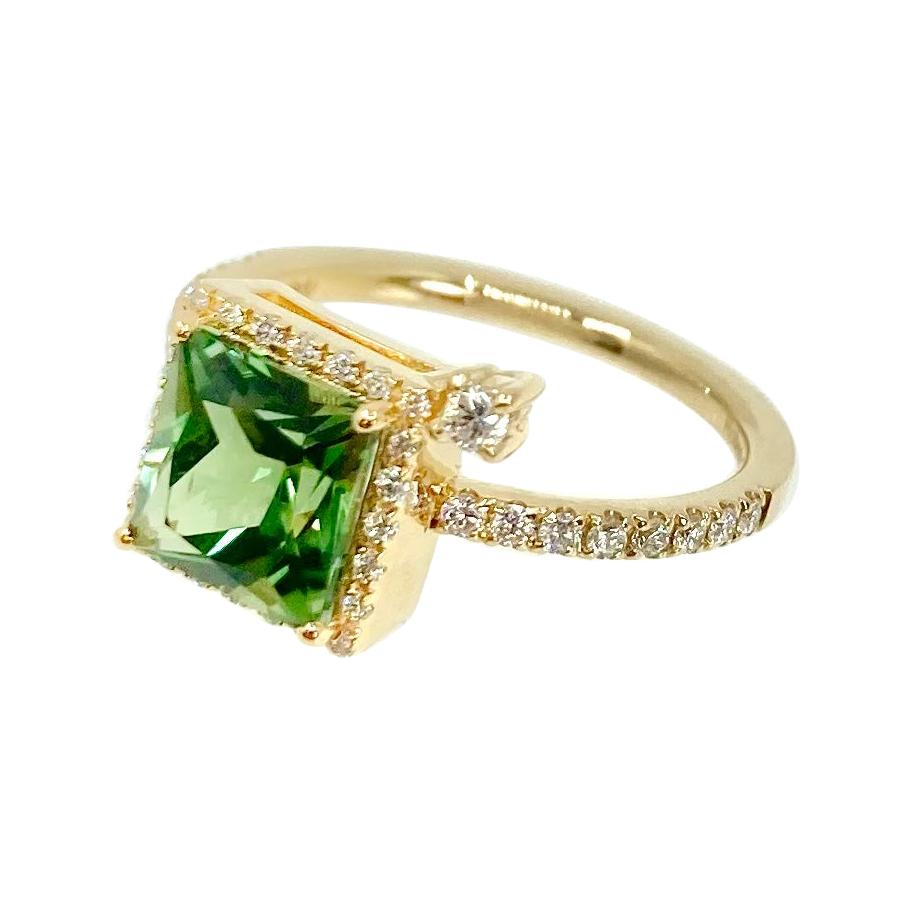 18 Karat Gold Green Tourmaline and Diamonds Italian Ring For Sale