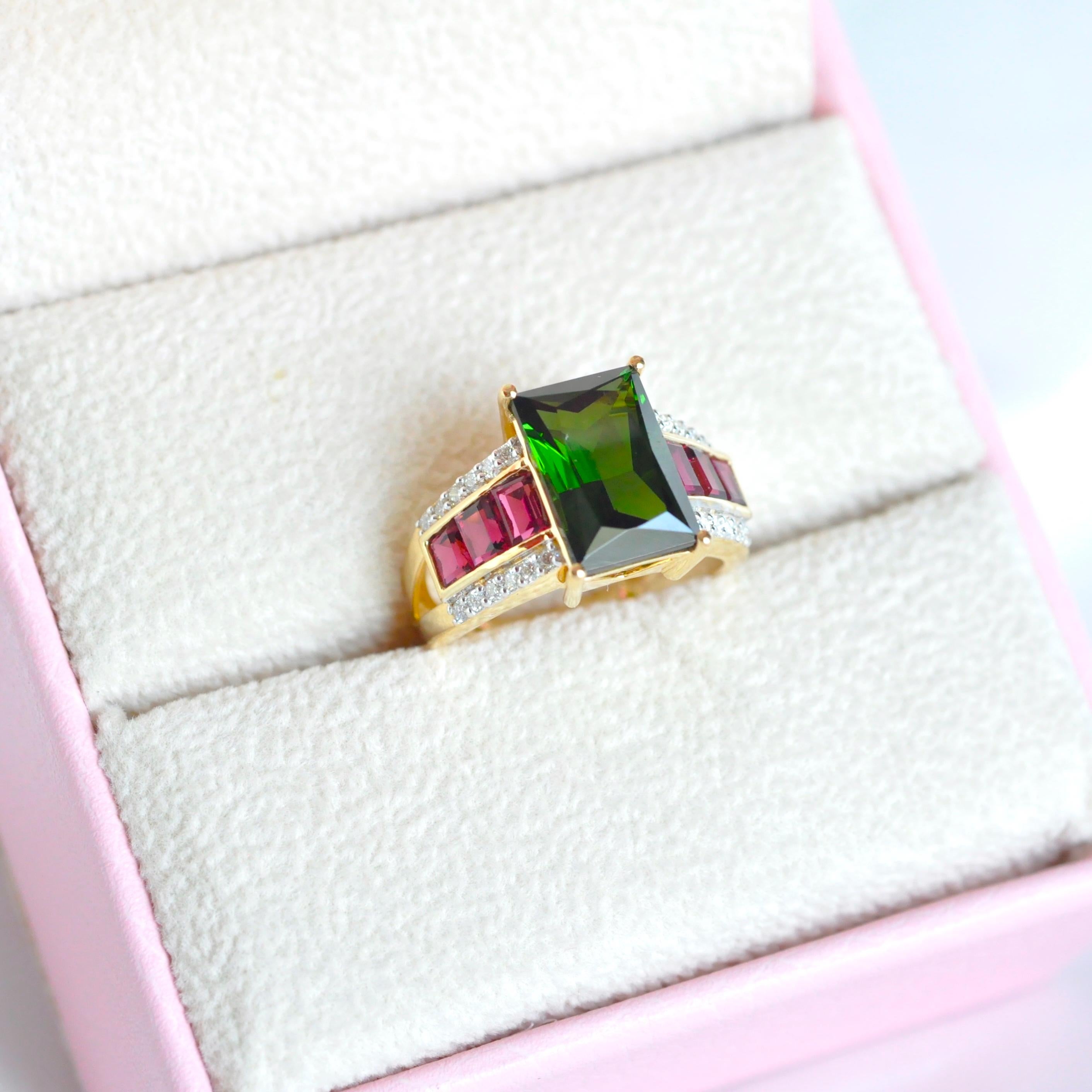 Art Deco 18 Karat Gold Green Tourmaline Rubellite Pink Tourmaline Baguette Diamond Ring