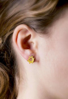 18 Karat Gold Green Tsavorite Pink Tourmaline Turtle Stud Hammered Earrings