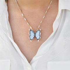 18 Karat Gold Agate Chalcedony Hand-Carved Butterfly Diamond Pendant Brooch