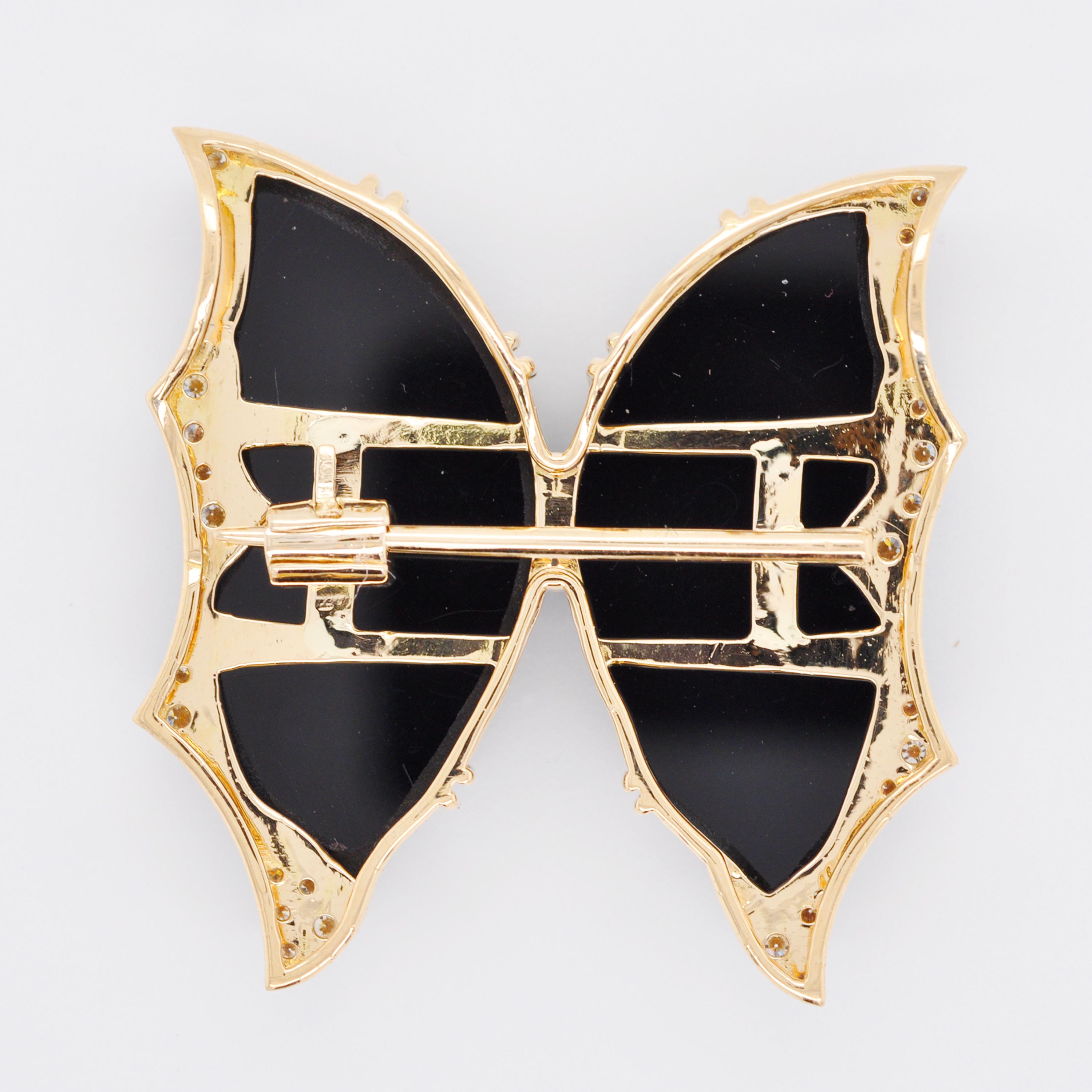 Broche pendentif papillon en or 18 carats, calcédoine et diamants sculptés à la main en vente 2
