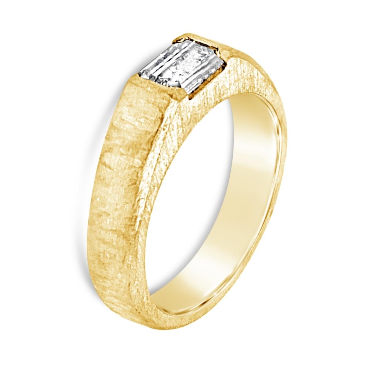 18 Karat Gold Hand-Hammered Solitaire Gents Ring with 1.02 Ct Emerald Cut Center In New Condition For Sale In Los Angeles, CA