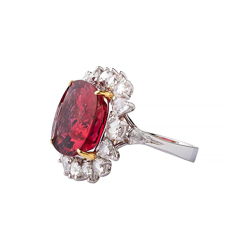 18 Karat Gold Handcrafted Dried Rose Rubellite and Diamond Ring (Moderne) im Angebot