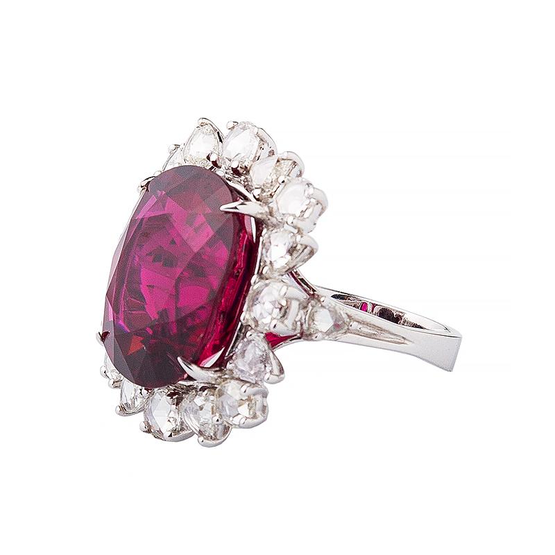 Modern 18 Karat Gold Handcrafted Oval Rubellite Diamond Ring For Sale