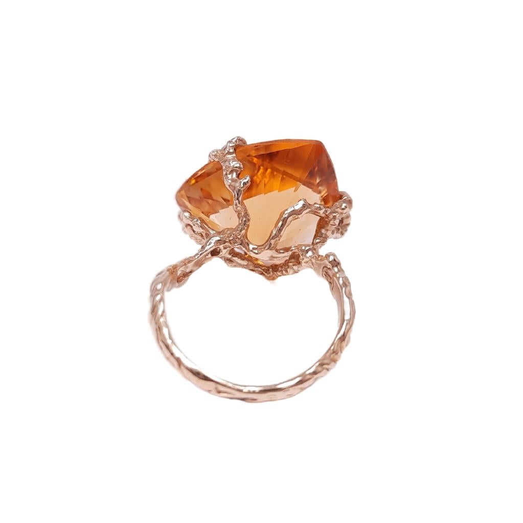 18 Karat Gold Handmade Citrine Ring In Excellent Condition For Sale In Hong Kong, HK