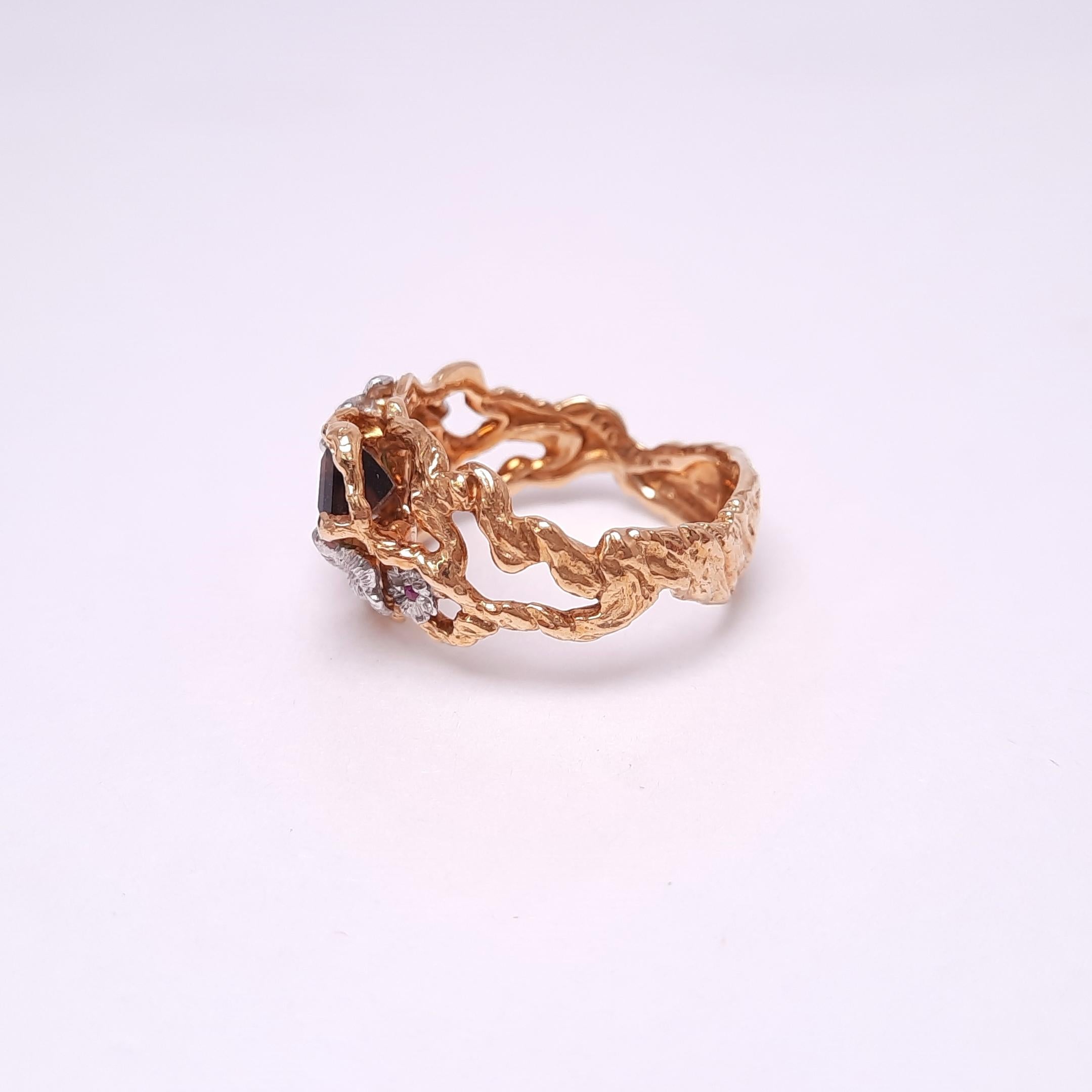 Contemporary 18 Karat Gold Handmade Rubellite Pink Tourmaline Ring For Sale