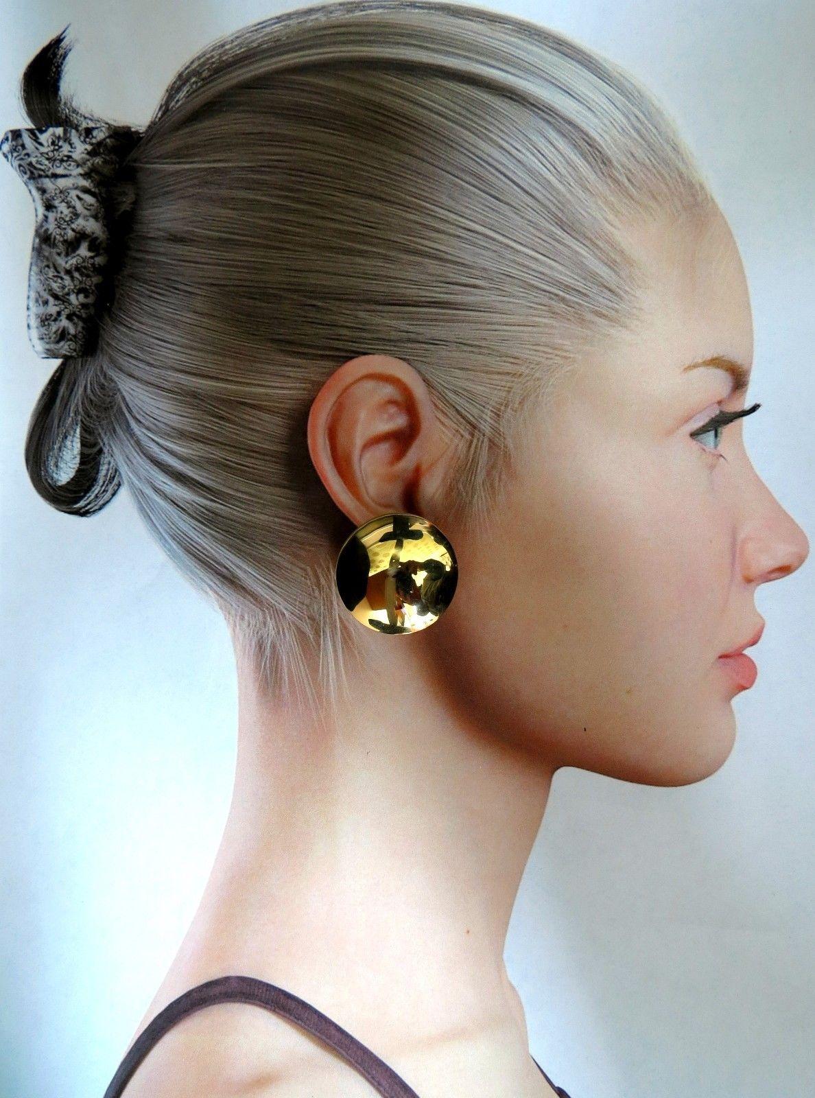 18 Karat Gold High Shine Domed Clip Earrings In New Condition In New York, NY