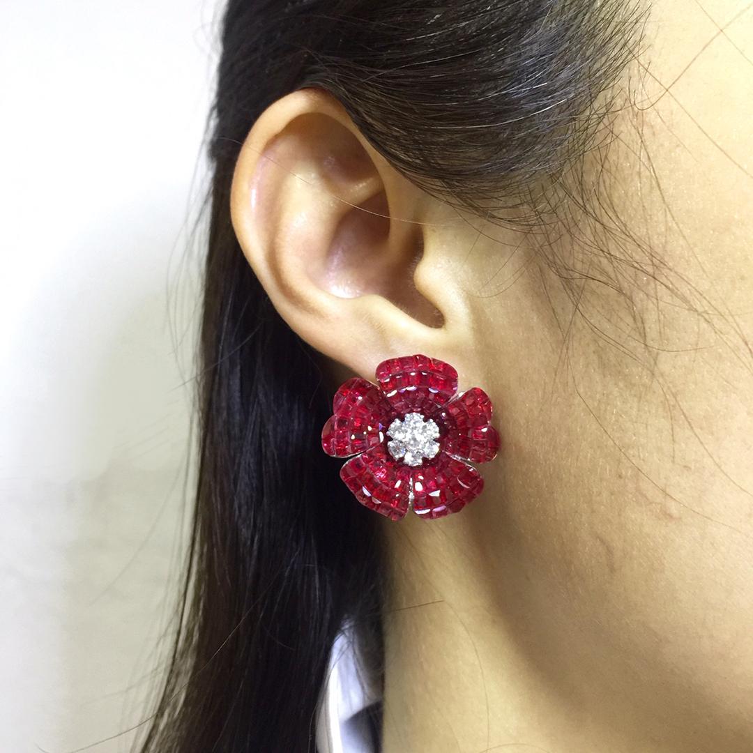 Clips d'oreilles à clip invisibles en or 18 carats Pour femmes en vente