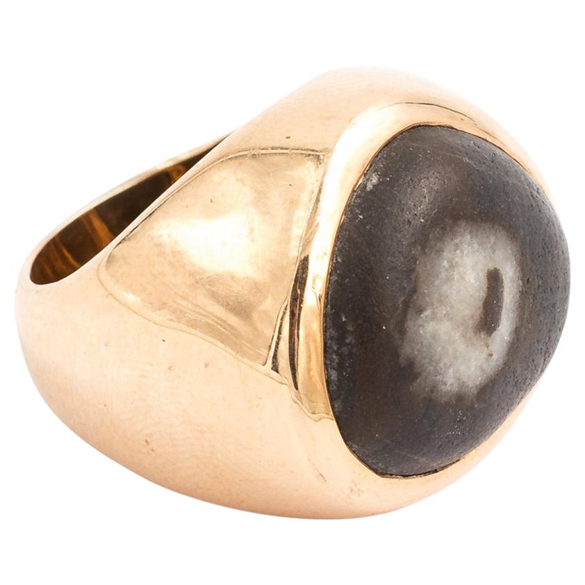 18 Karat Gold Italian Beach Stone Ring For Sale