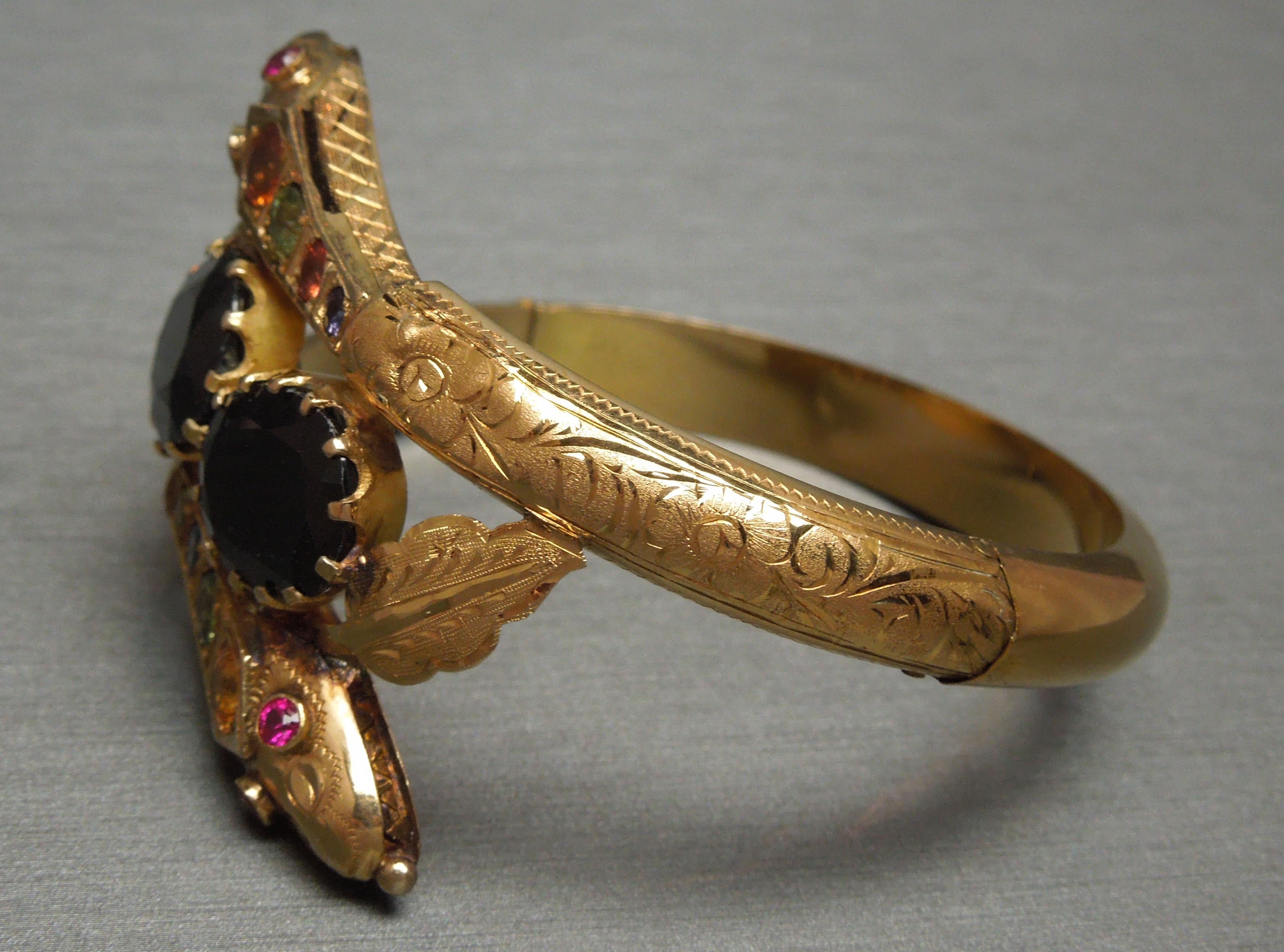 Oval Cut 18 Karat Gold Jeweled Snake Bracelet For Sale