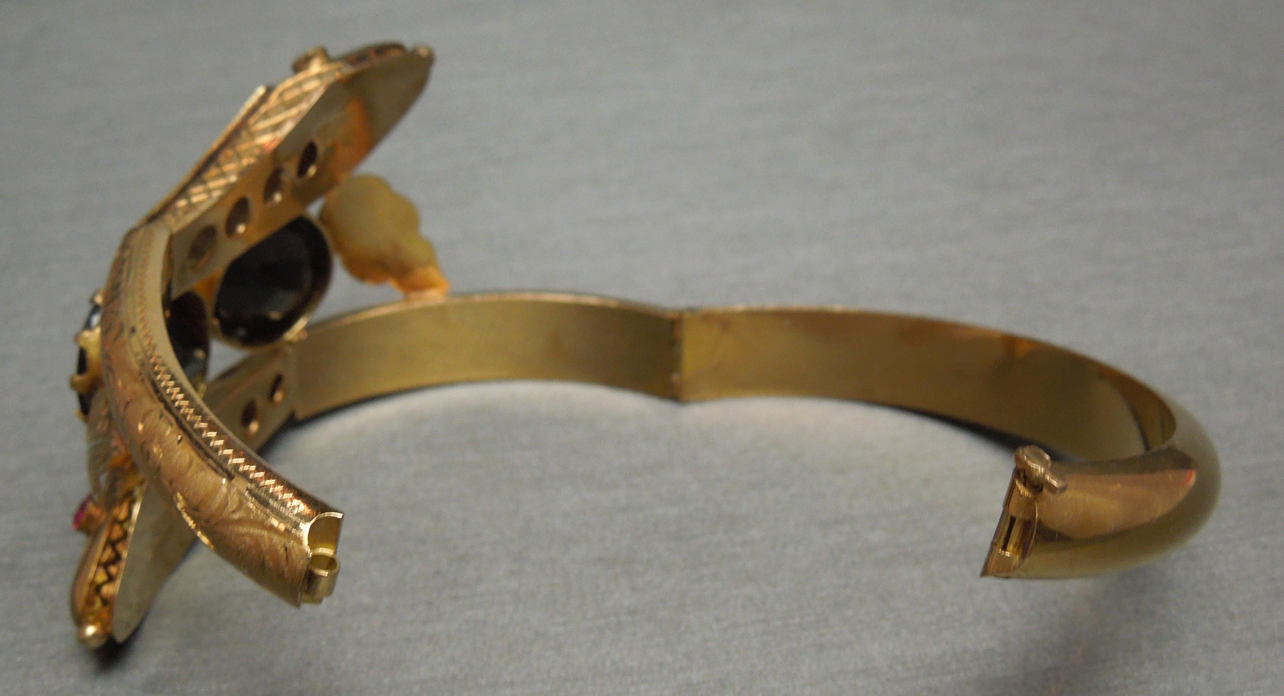 18 Karat Gold Jeweled Snake Bracelet For Sale 4