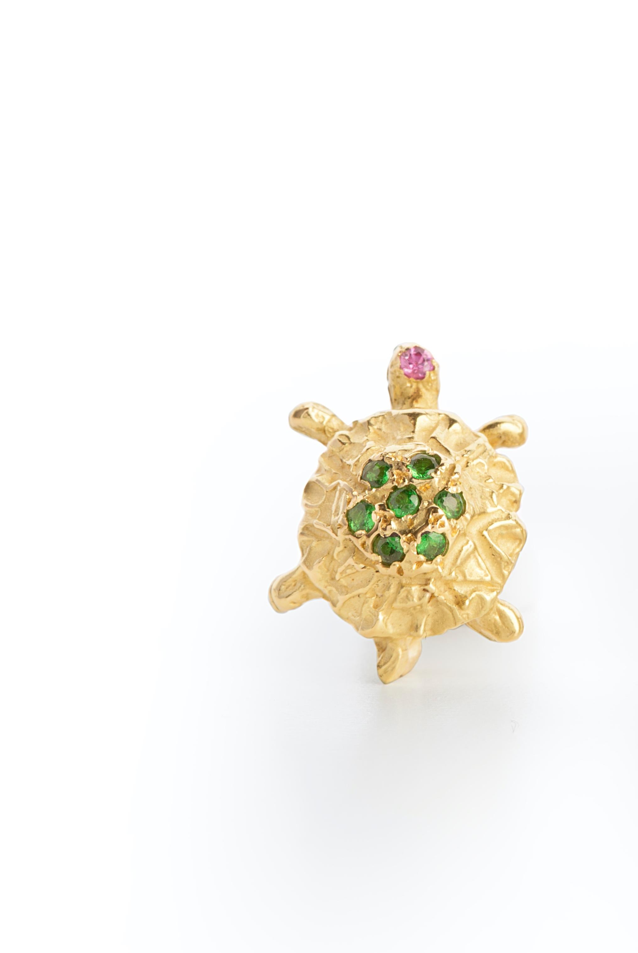 Artisan 18 Karat Gold Green Tsavorite Pink Tourmaline Turtle Stud Hammered Earrings For Sale