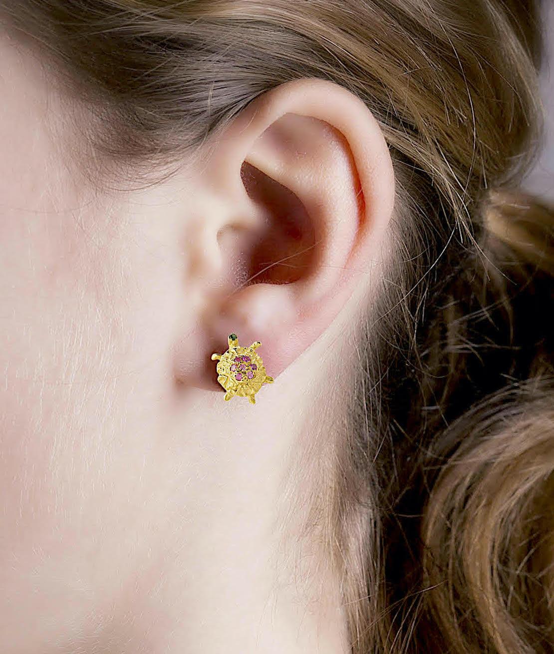 Women's 18 Karat Gold Green Tsavorite Pink Tourmaline Wise Turtle Hammered Stud Earrings For Sale