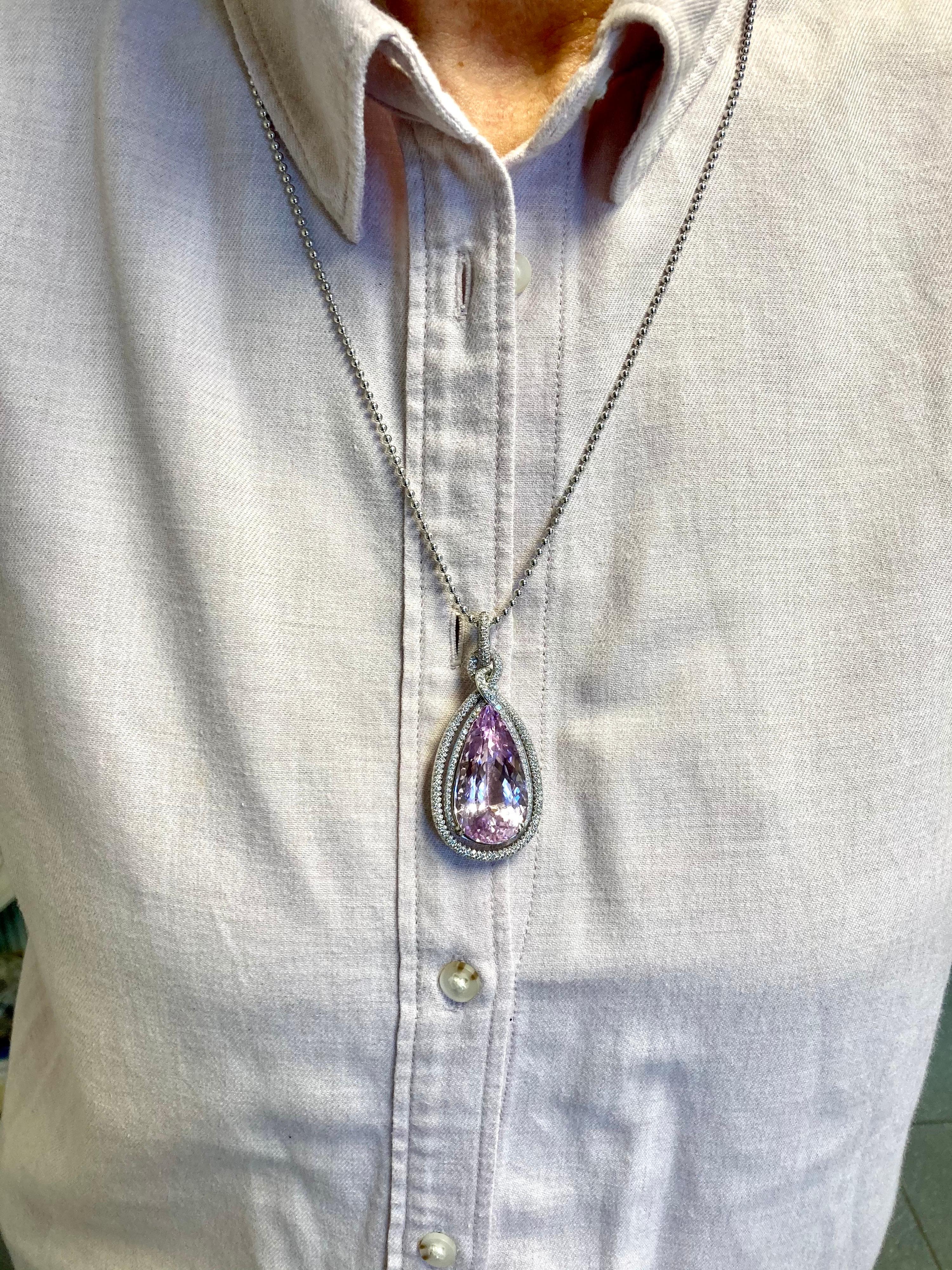 18 Karat White Gold Pear Shape Kunzite and Diamond Pendant Necklace For Sale 6